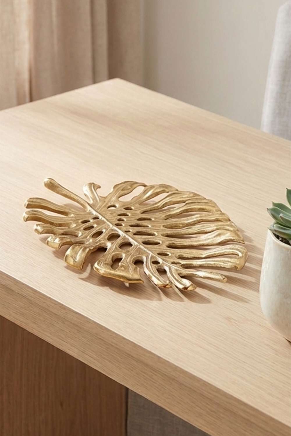 Aurielle-Gold-Monstera-Metal-Casted-Platter-33Cm