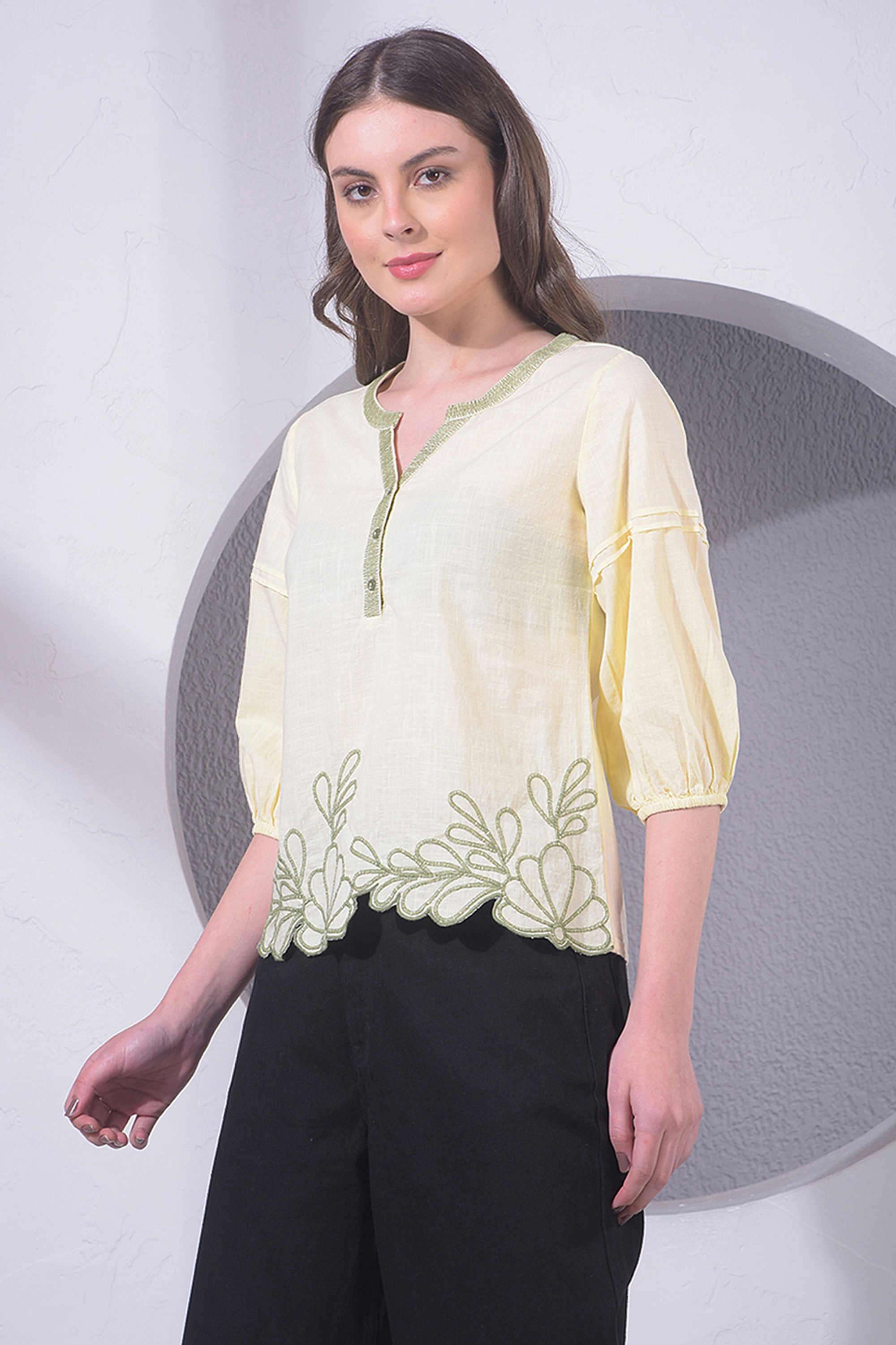 crimsoune club Embroidered Cotton V-Neck Women's Top-picture-25