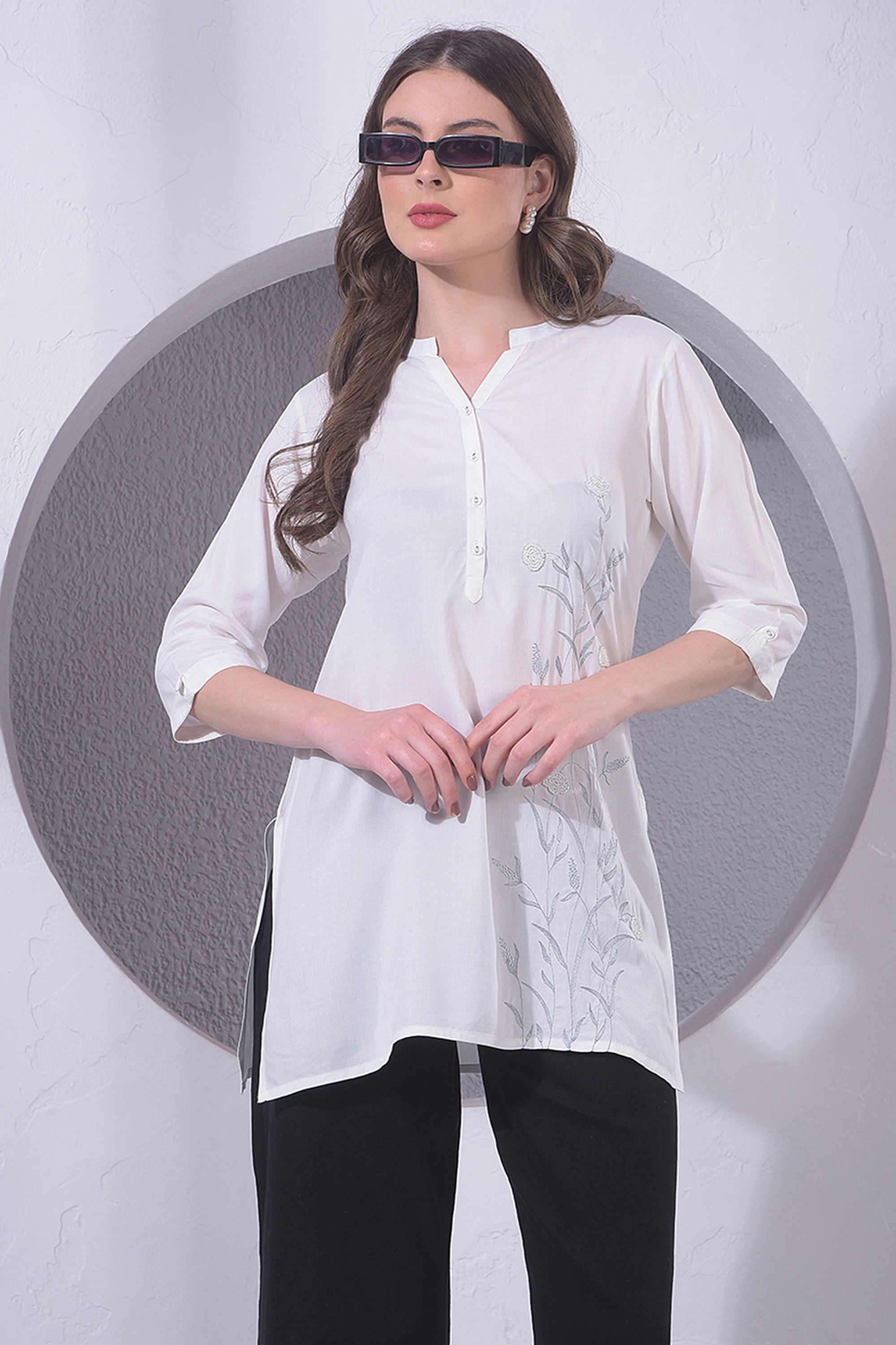 crimsoune club Embroidered Viscose V-Neck Women's Top-picture-19