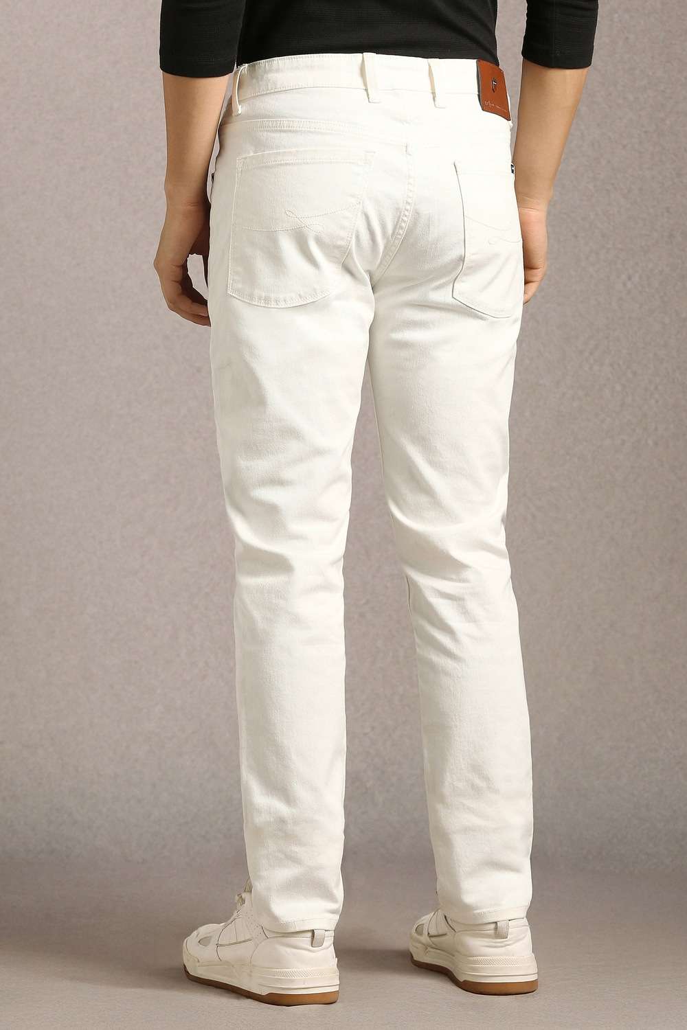 Solid-Cotton-Blend-Tapered-Fit-Men-s-Jeans