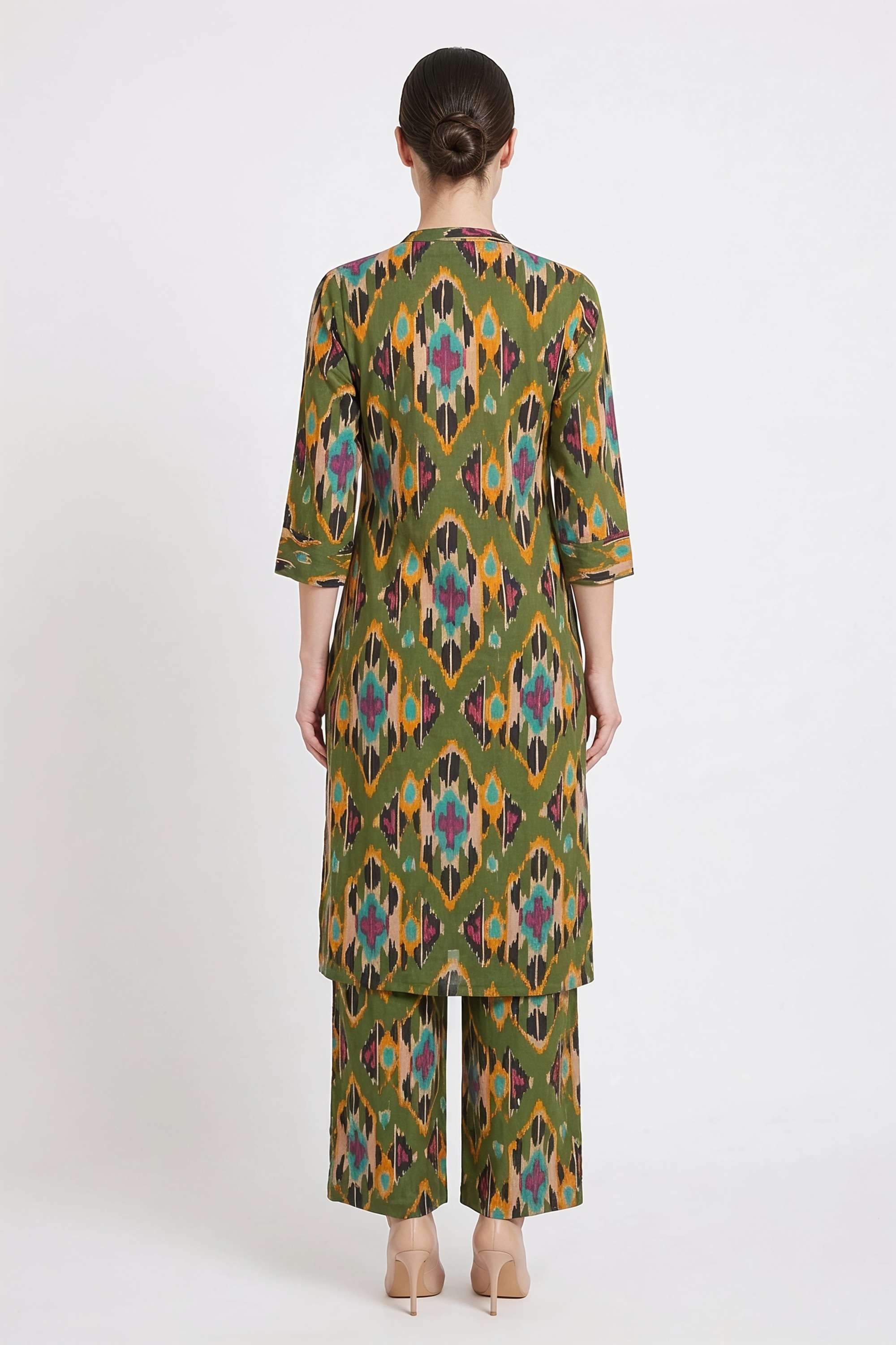 Printed-Cotton-Blend-Collared-Women-Kurta-with-Pant
