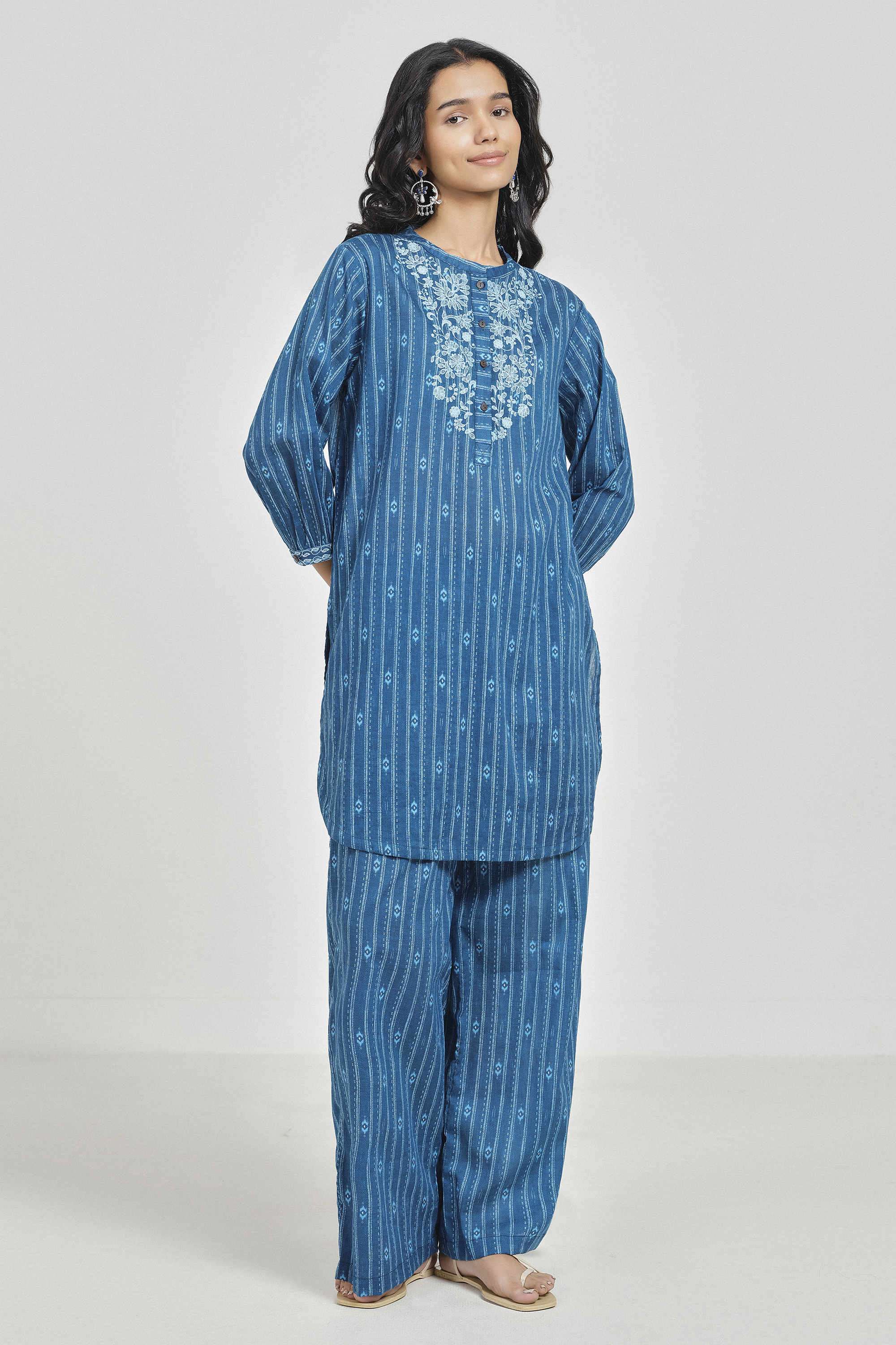 Embroidered-Cotton-Collared-Women-Kurta-with-Pant