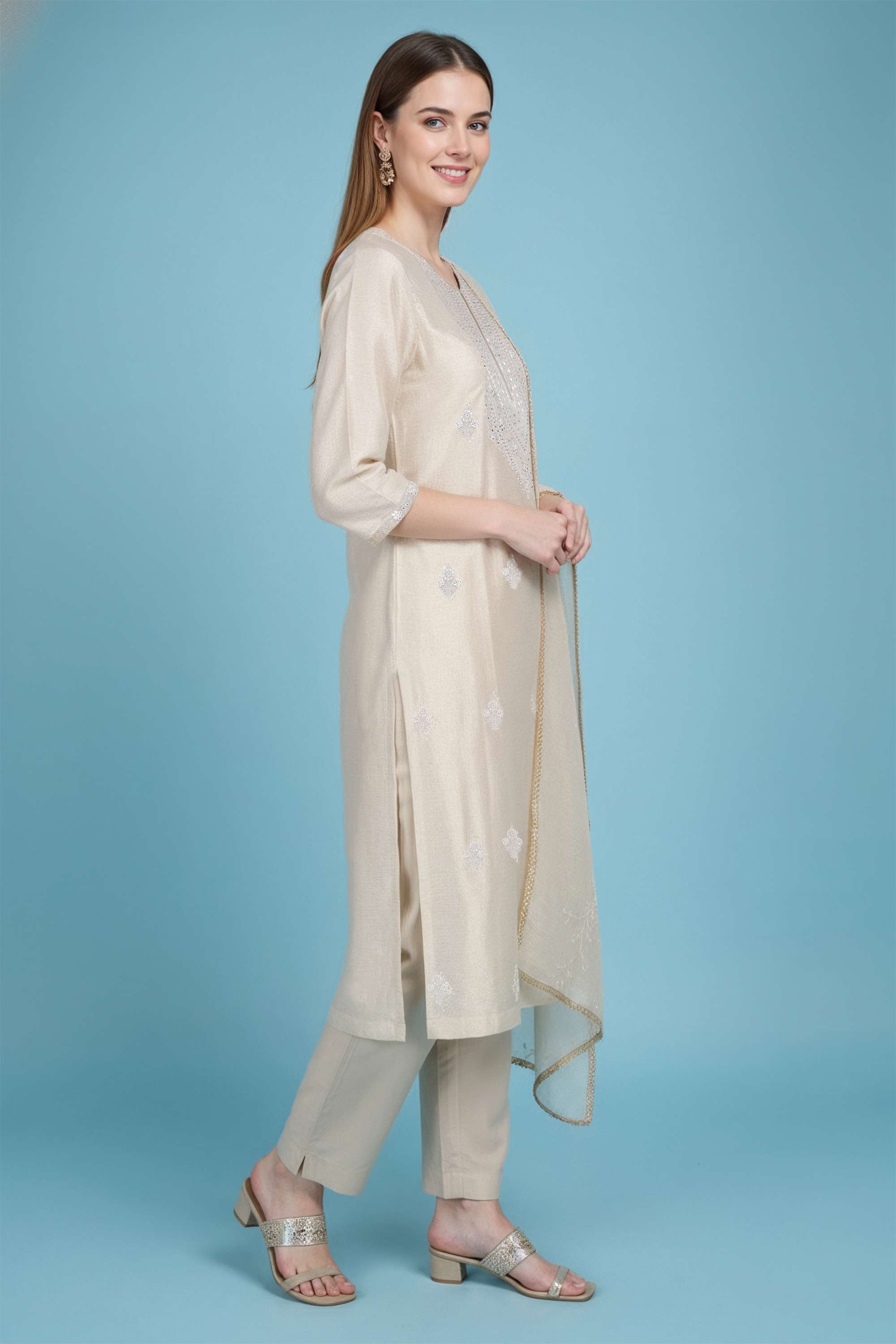Embroidered-Blended-Fabric-Round-Neck-Women-Kurta-with-Pant-and-Dupatta