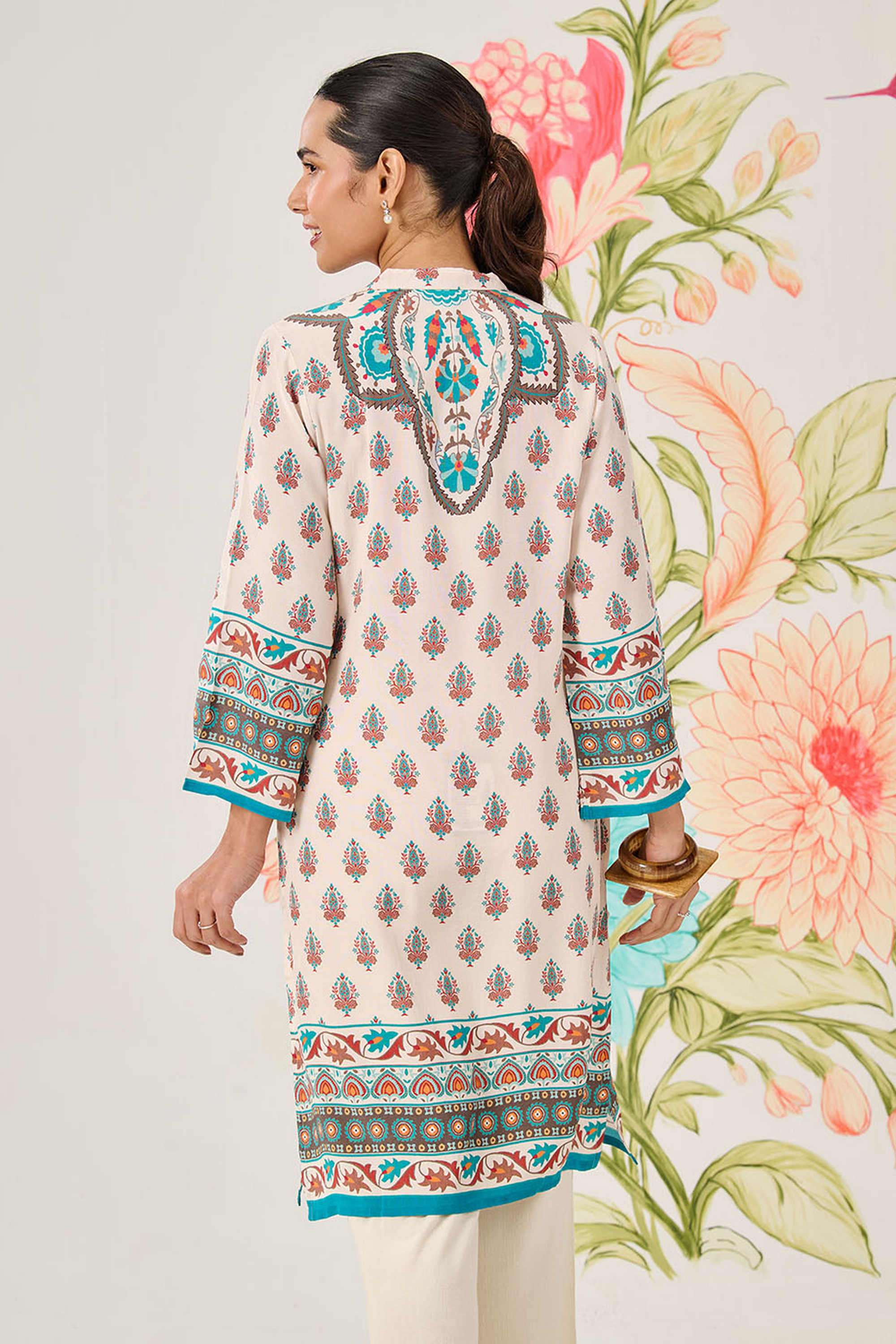 Embellished-Cotton-V-Neck-Women-Kurti