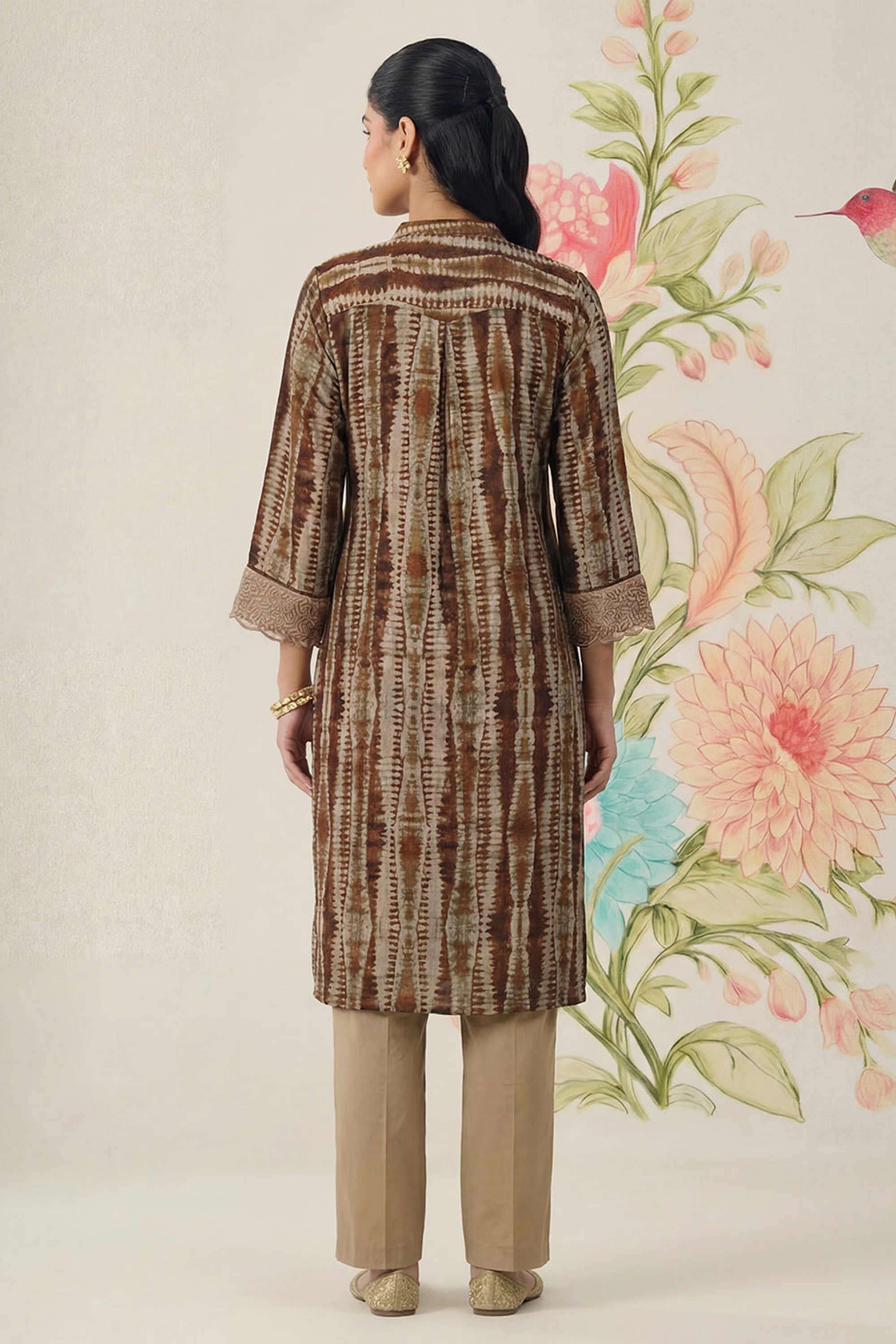 Embroidered-Cotton-V-Neck-Women-Kurta
