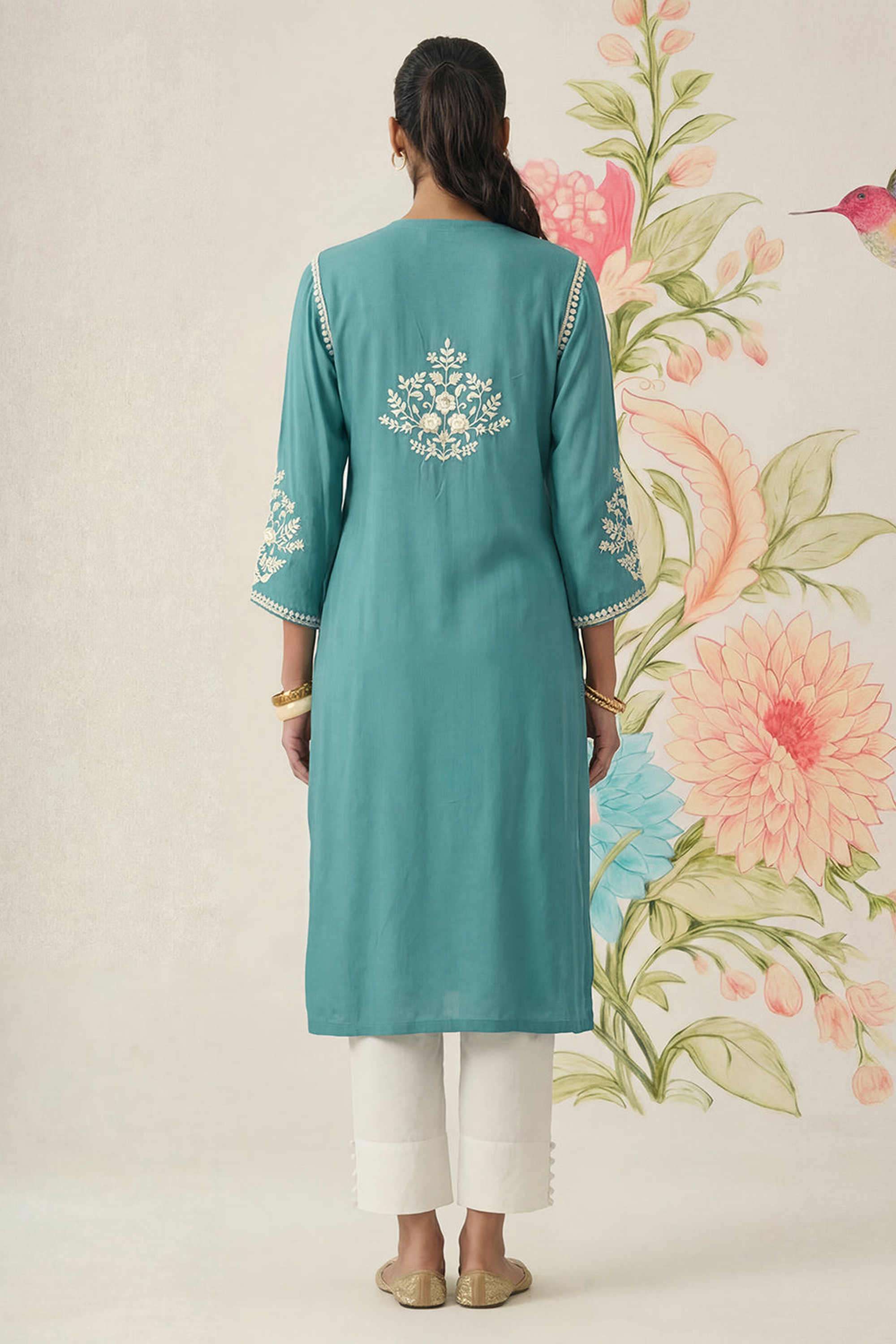 Embroidered-Cotton-V-Neck-Women-Kurta