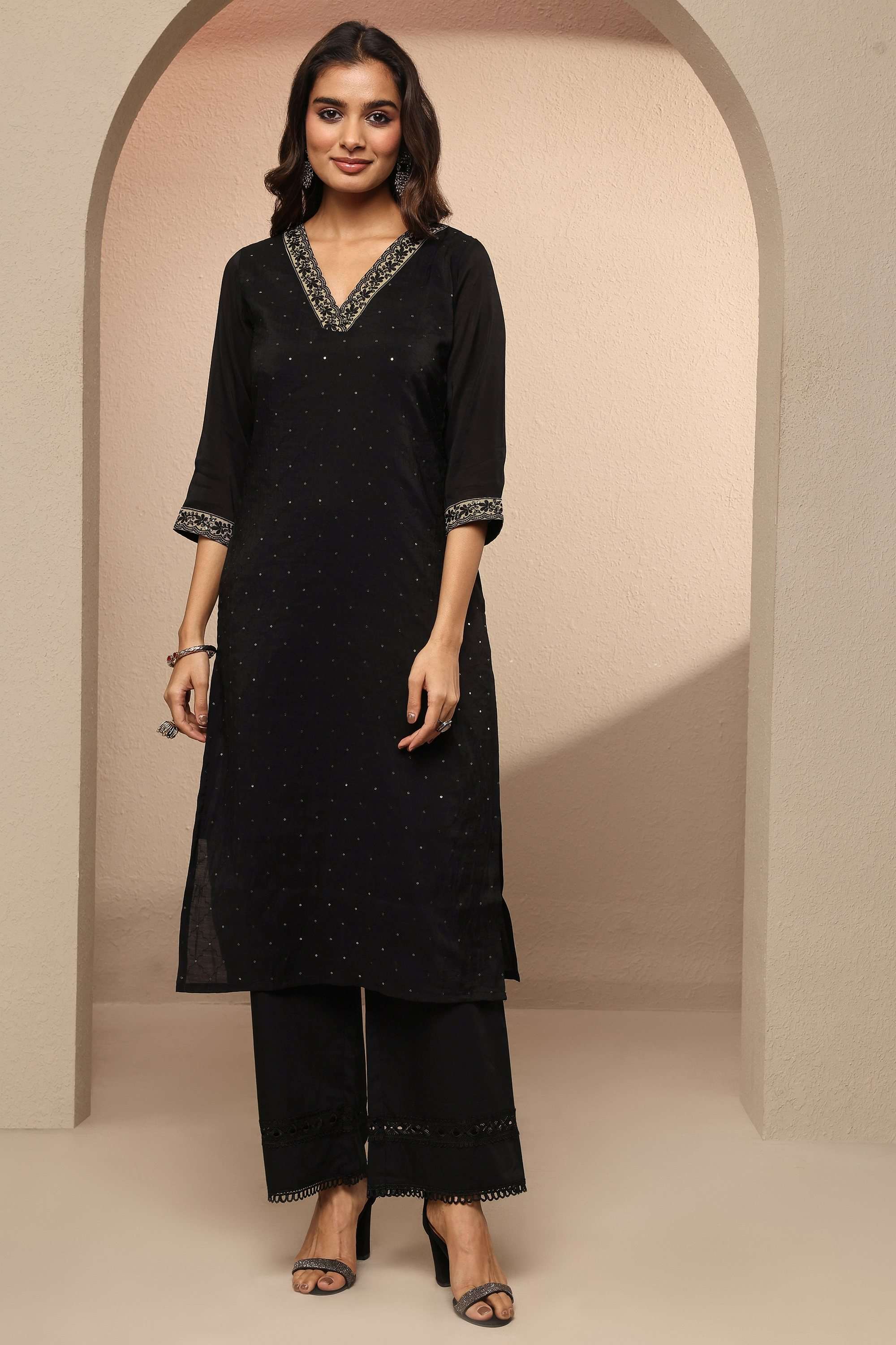 Embellished-Blended-Fabric-V-Neck-Women-Kurta