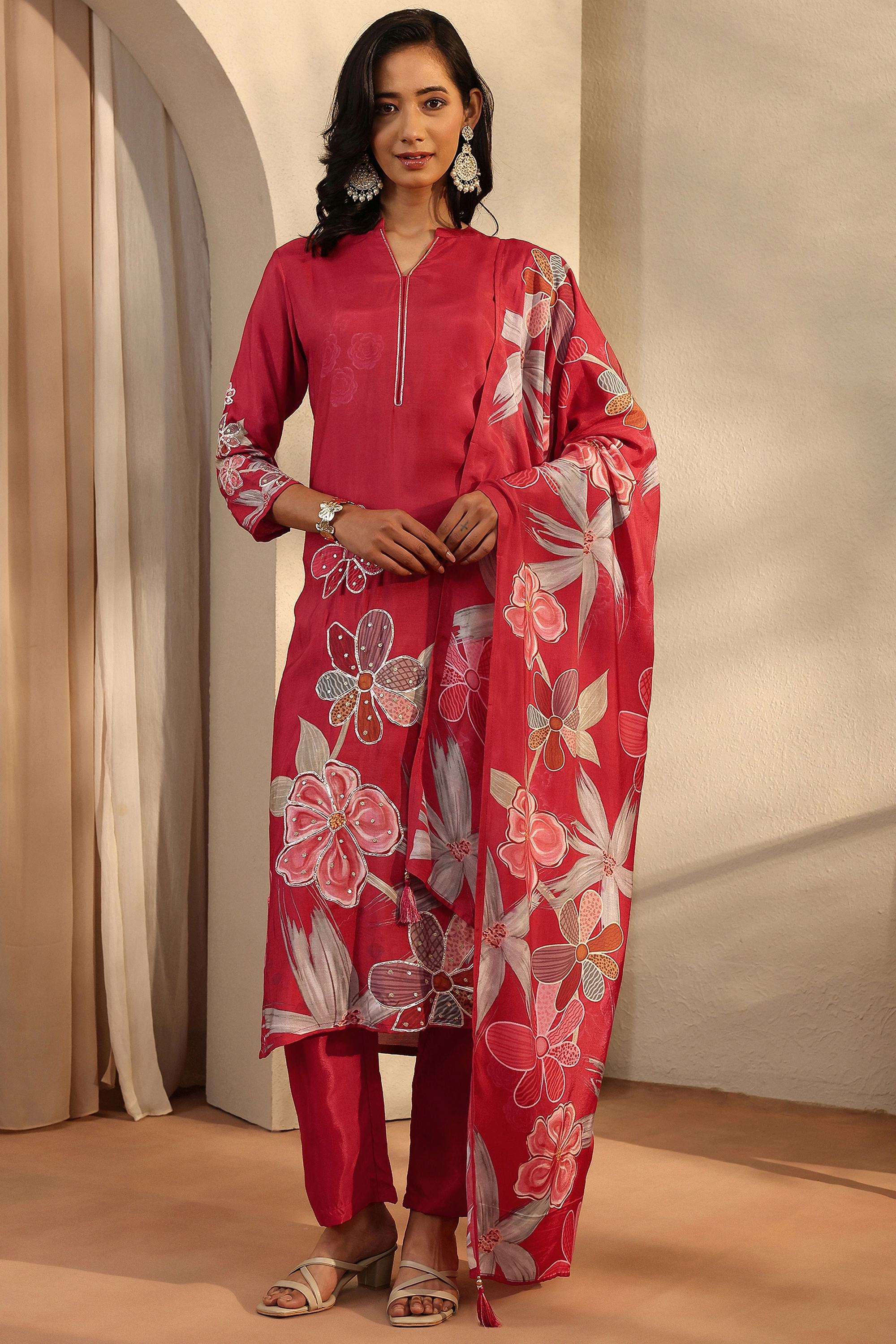 Printed-Blended-Fabric-Round-Neck-Women-s-Festive-Wear-Kurta-Set