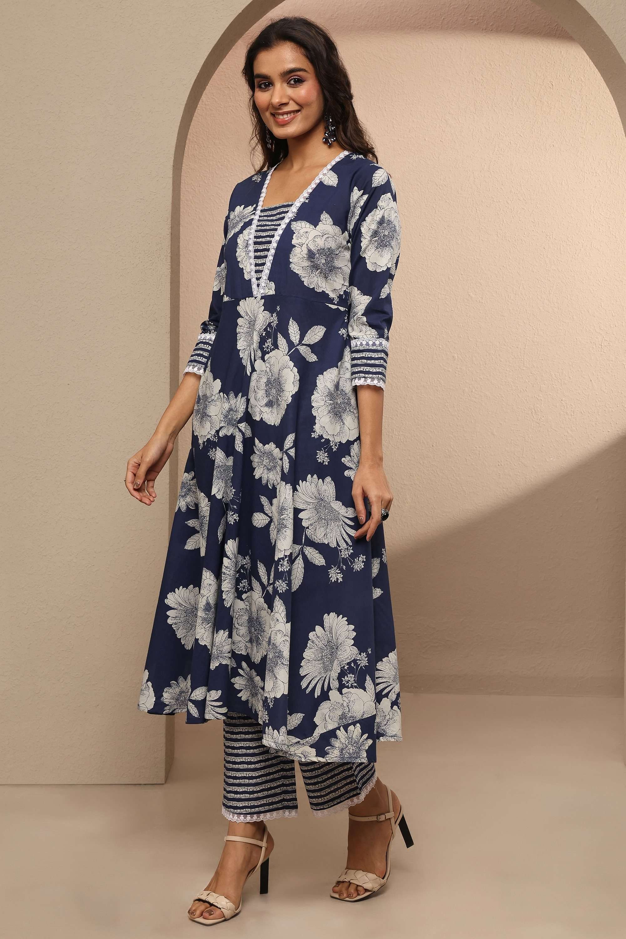 Printed-V-Neck-Cotton-Women-Kurta-with-Pant