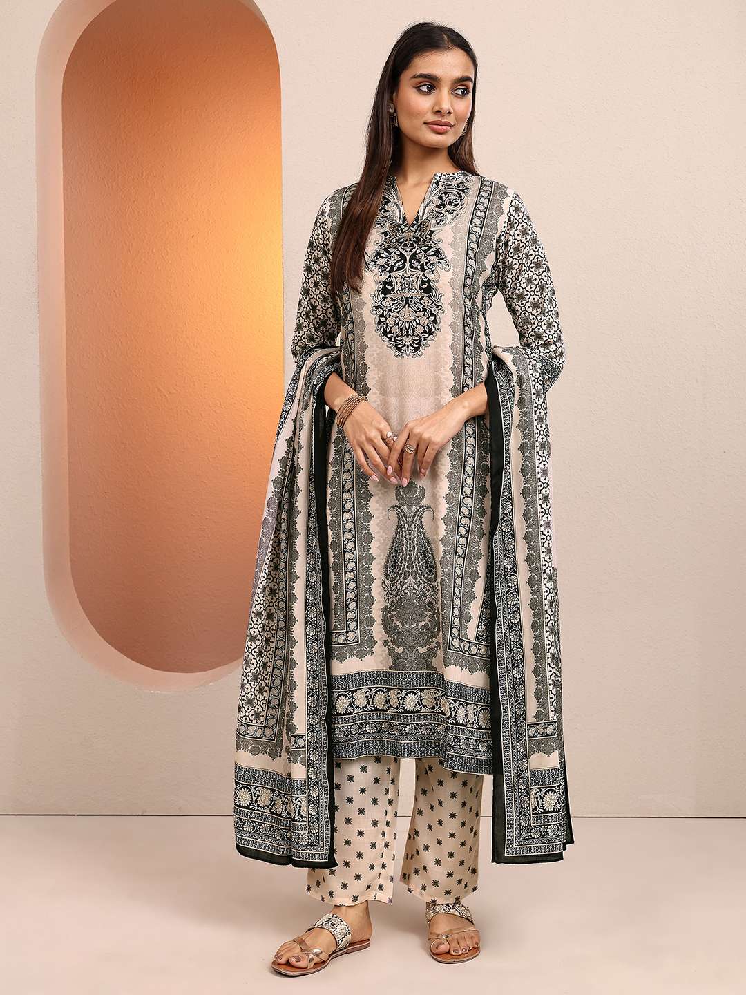 Printed-cotton-blend-Collared-Women-s-Casual-Wear-Kurta-Set