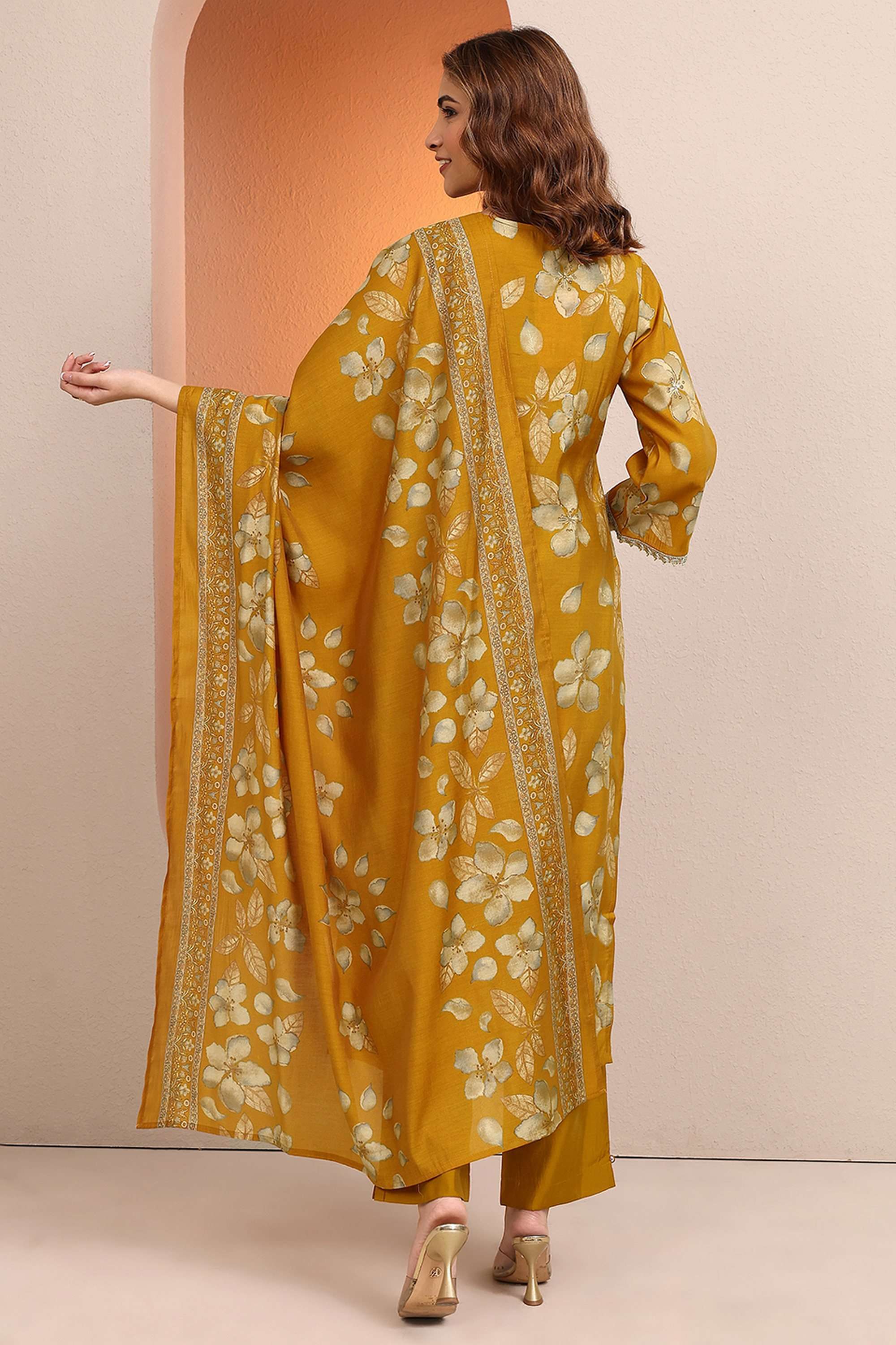 Printed-V-Neck-Blended-Fabric-Women-Kurta-with-Pant-and-Dupatta