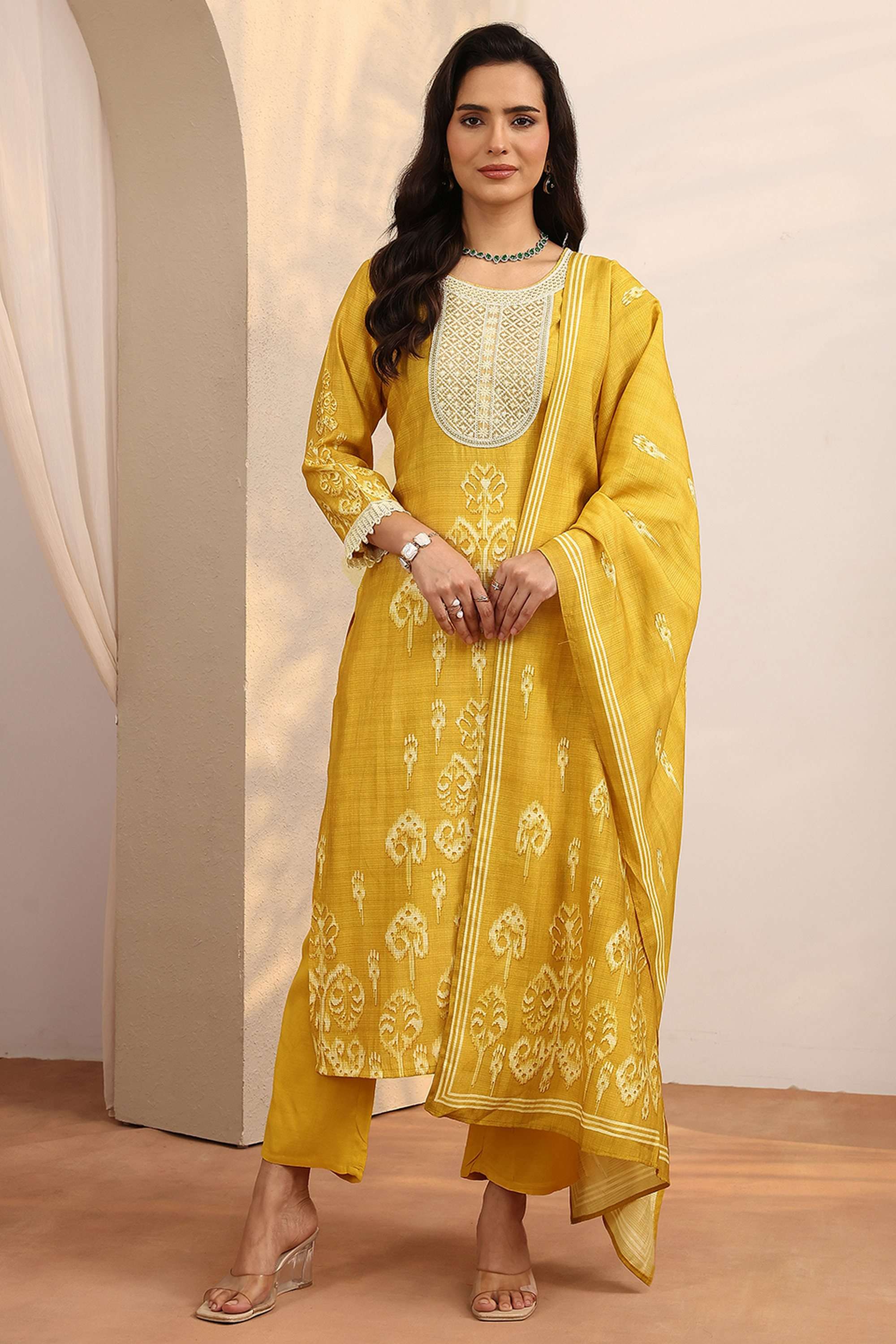 Printed-Round-Neck-Blended-Fabric-Women-Kurta-with-Pant-and-Dupatta