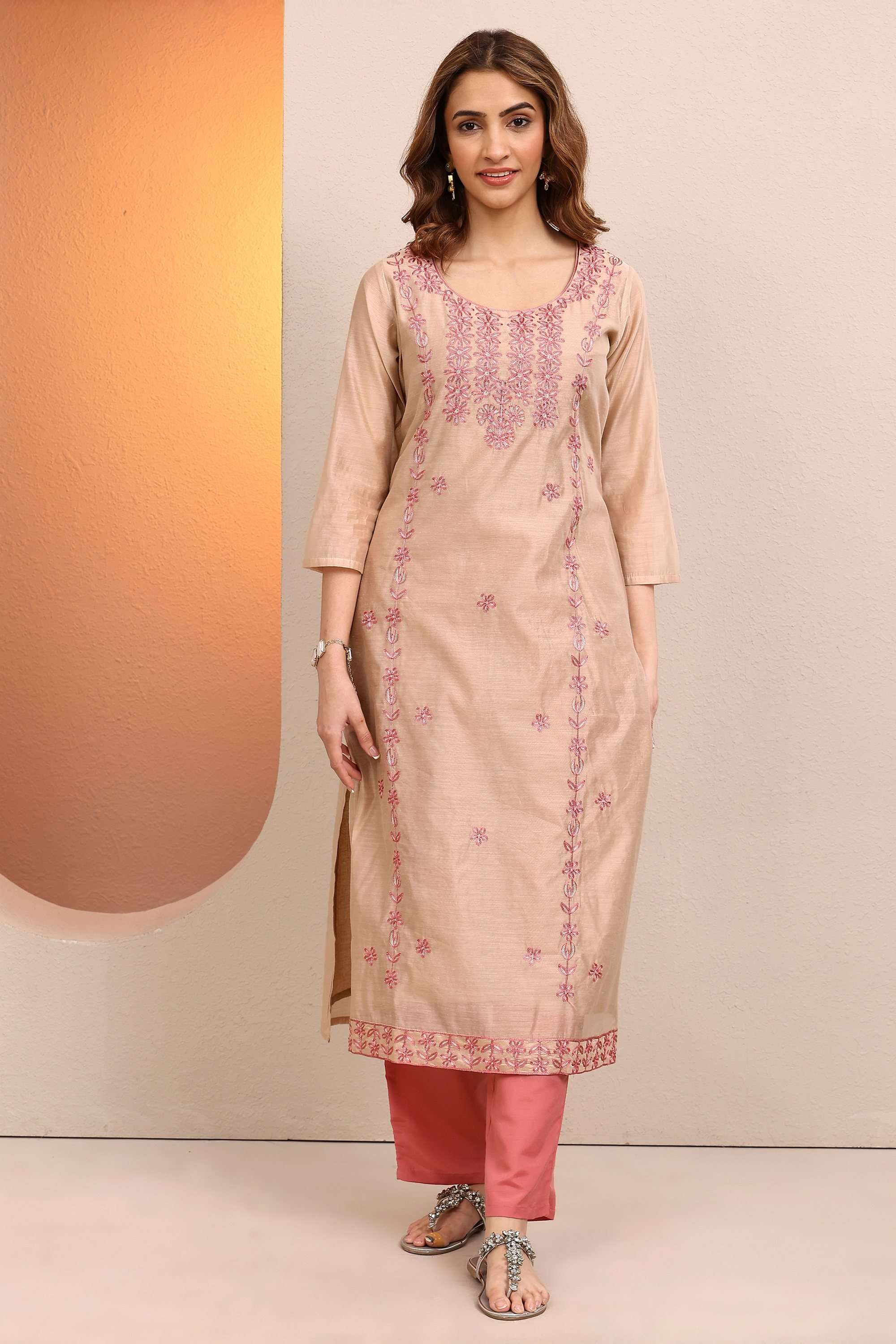 Embroidered-Blended-Fabric-Round-Neck-Women-Fusion-Wear-Kurta