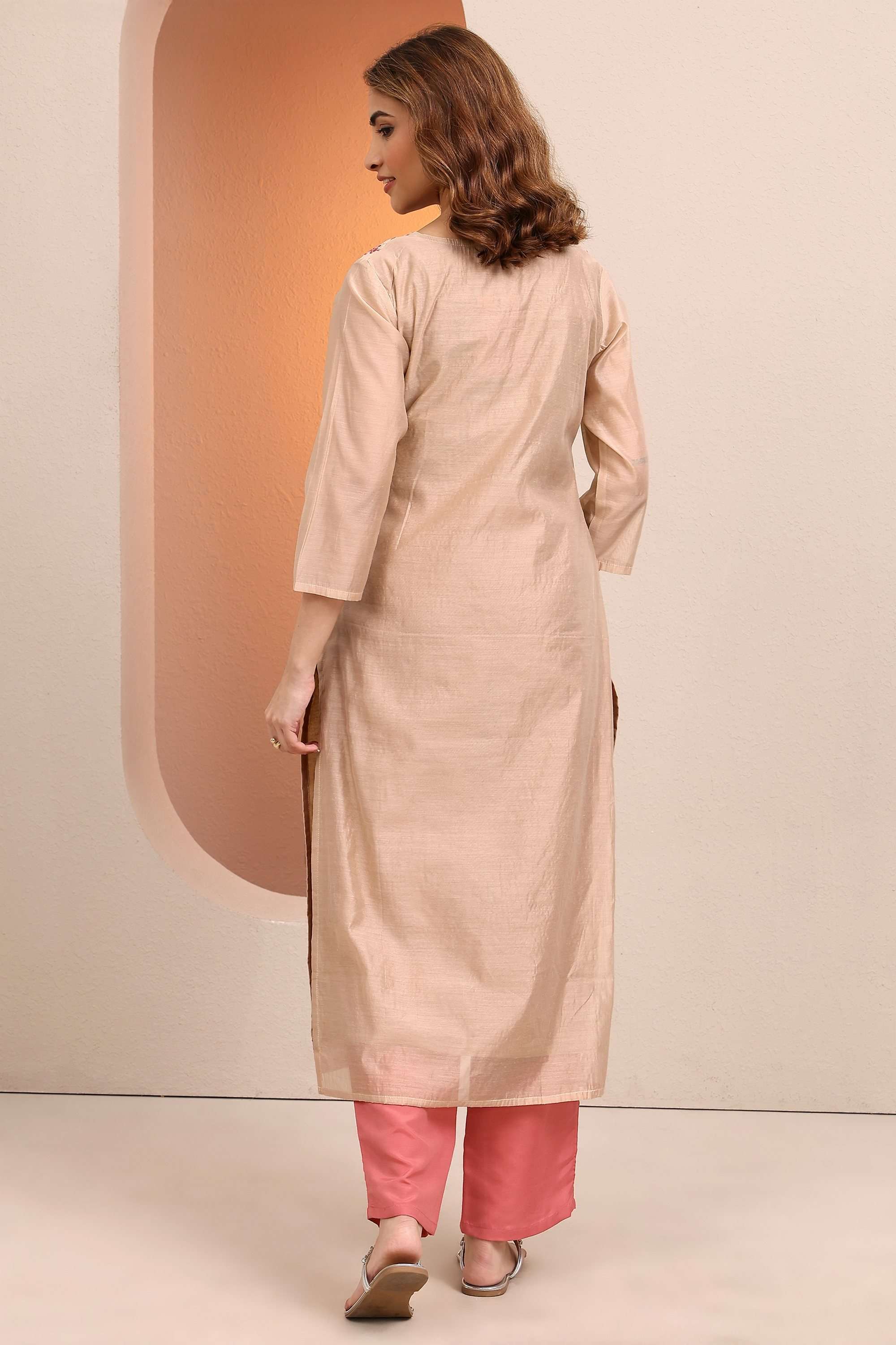 Embroidered-Blended-Fabric-Round-Neck-Women-Fusion-Wear-Kurta