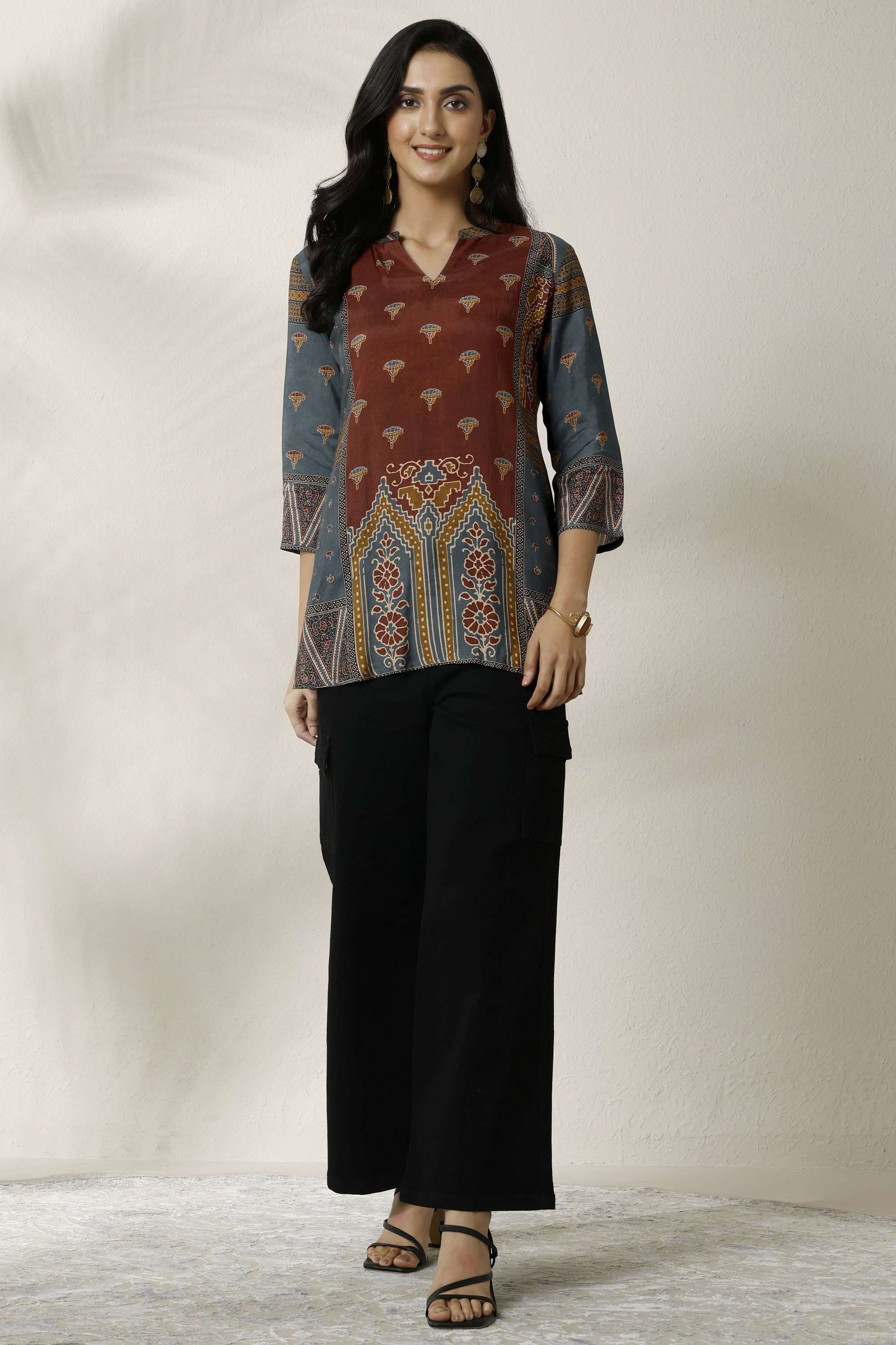 Printed-Muslin-Collared-Women-Fusion-Wear-Kurti