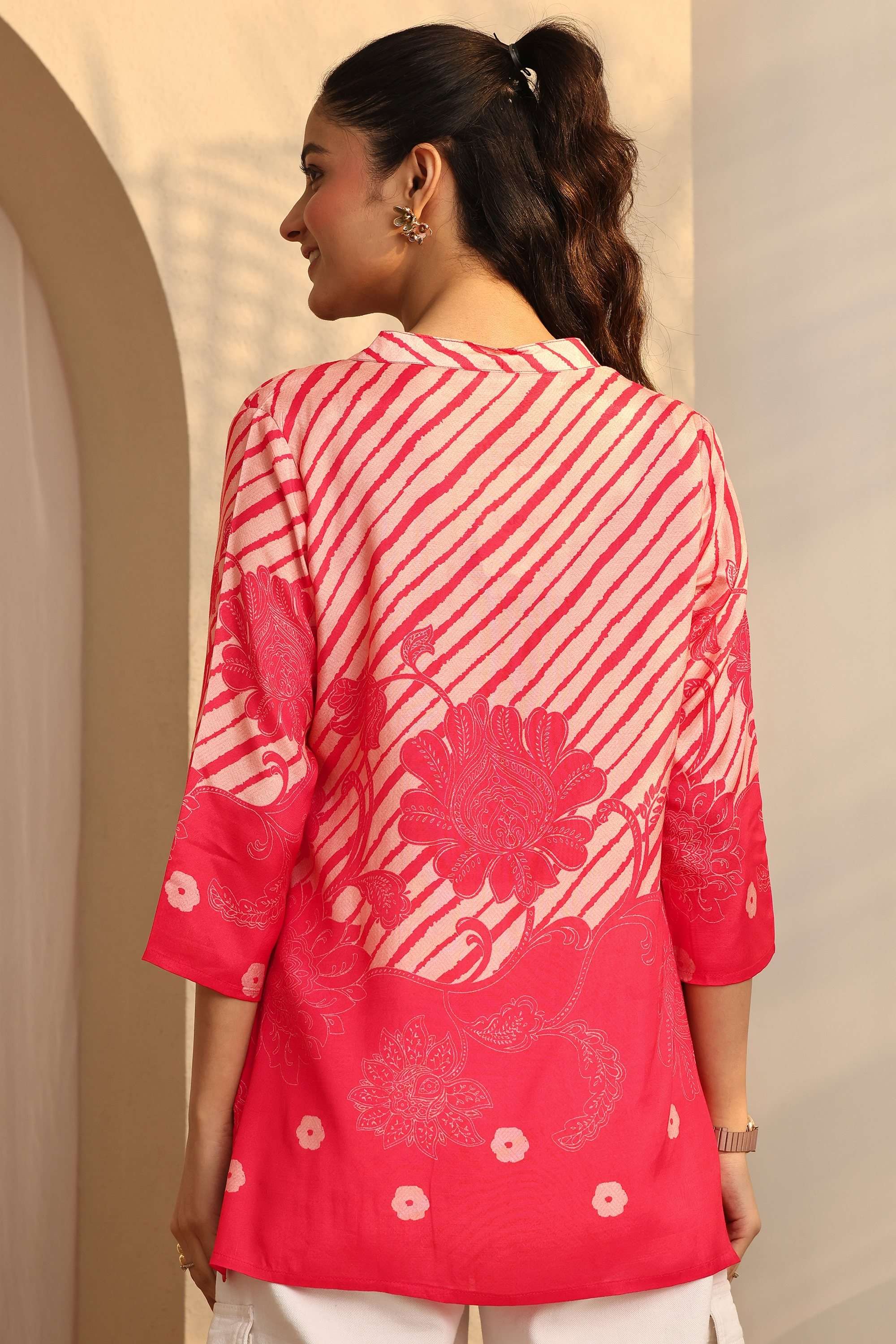 Printed-Muslin-Collared-Women-Fusion-Wear-Kurti