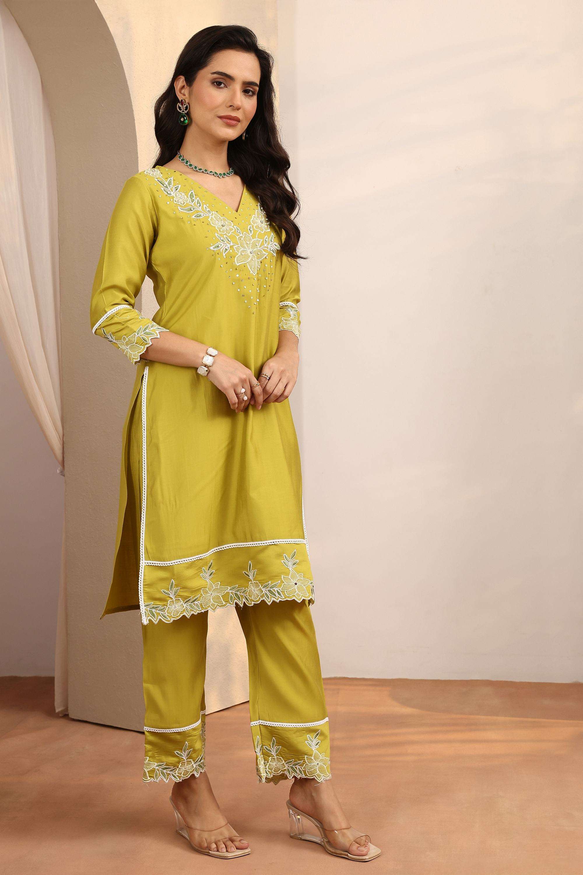 Embroidered-Blended-Fabric-V-Neck-Women-s-Festive-Wear-Co-Ord-Set