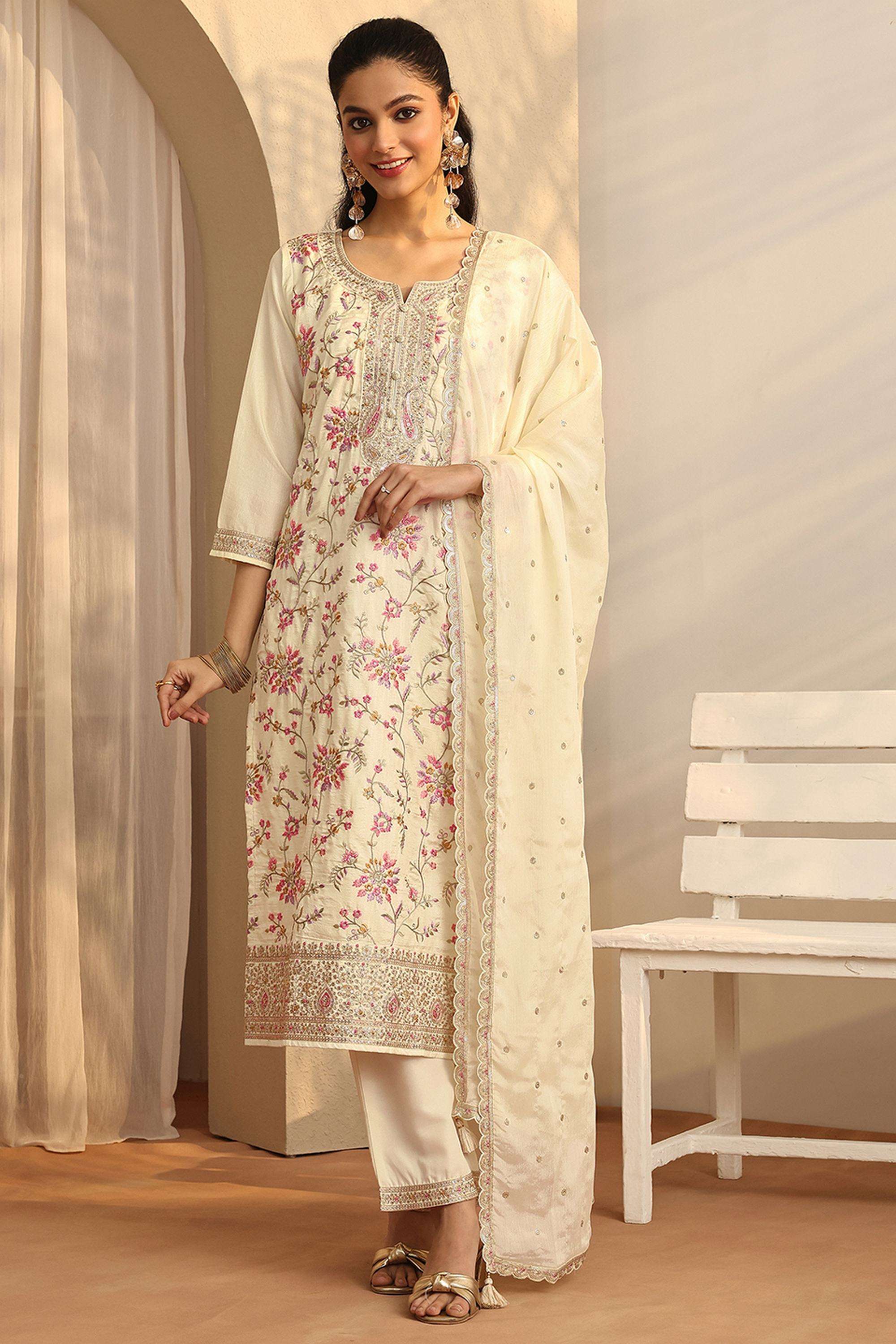 Embroidered-Blended-Fabric-Round-Neck-Women-s-Festive-Wear-Kurta-Set