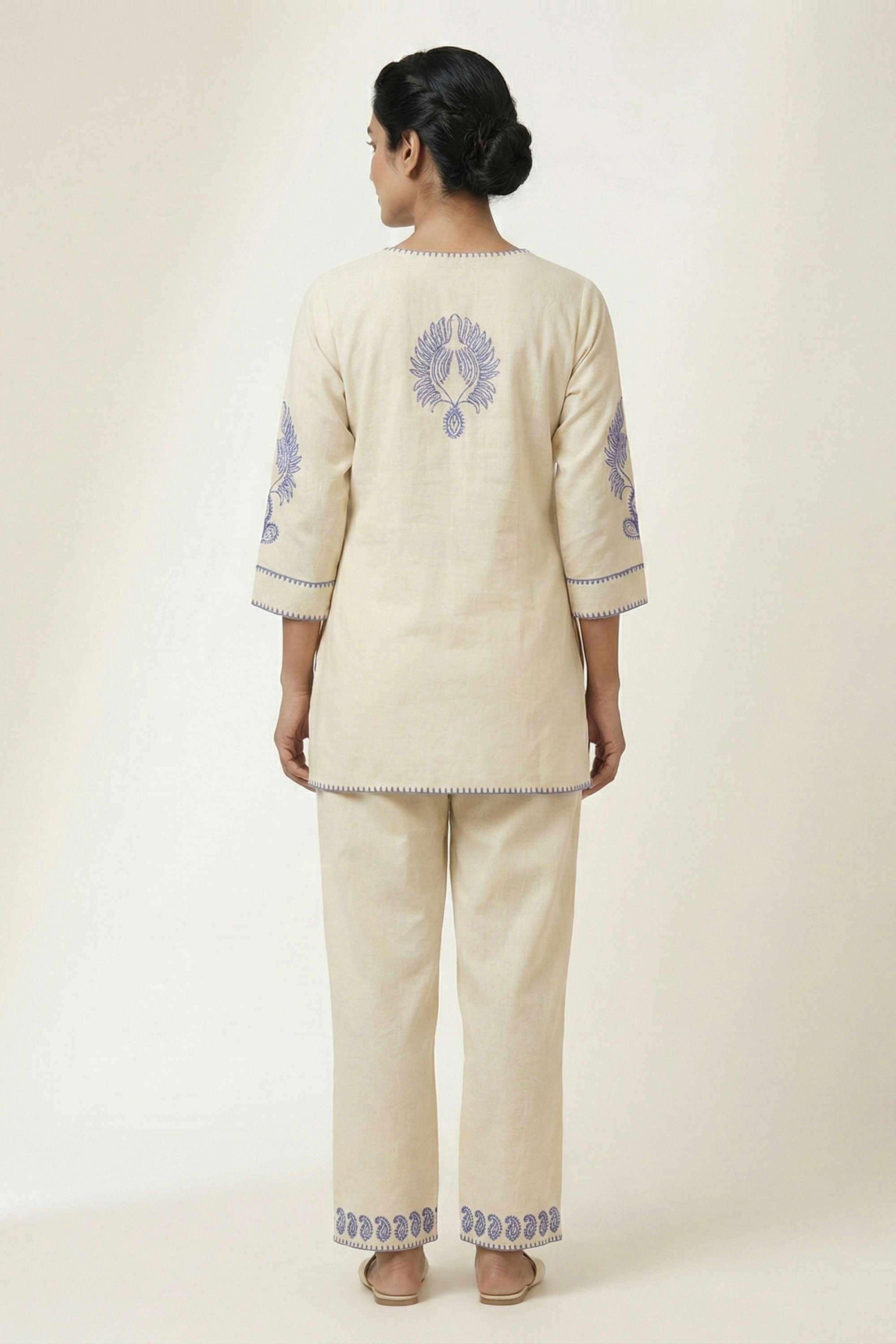 Printed-Blended-Fabric-Round-Neck-Women-Kurta-with-Pant
