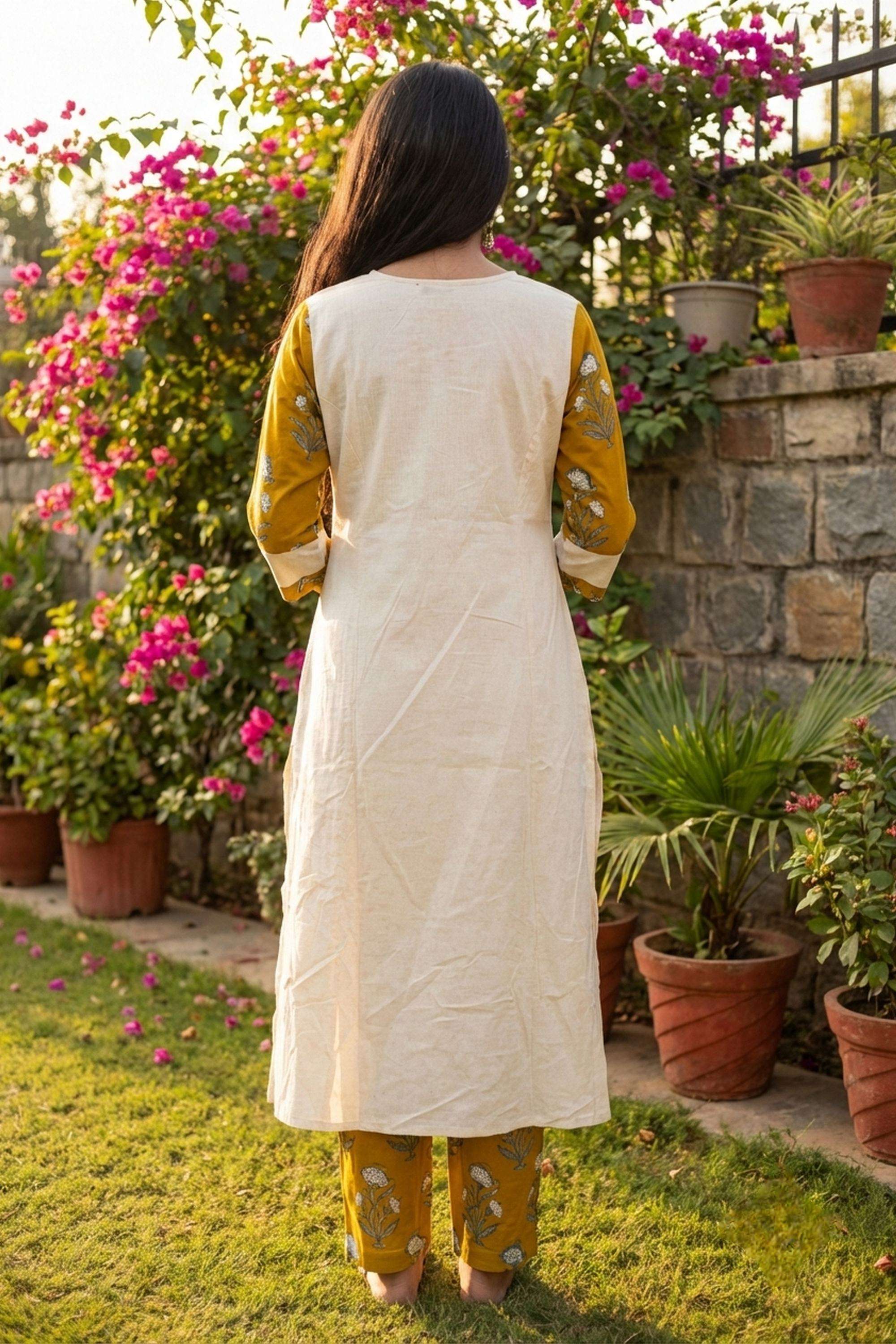 Printed-Blended-Fabric-Round-Neck-Women-Kurta-with-Pant