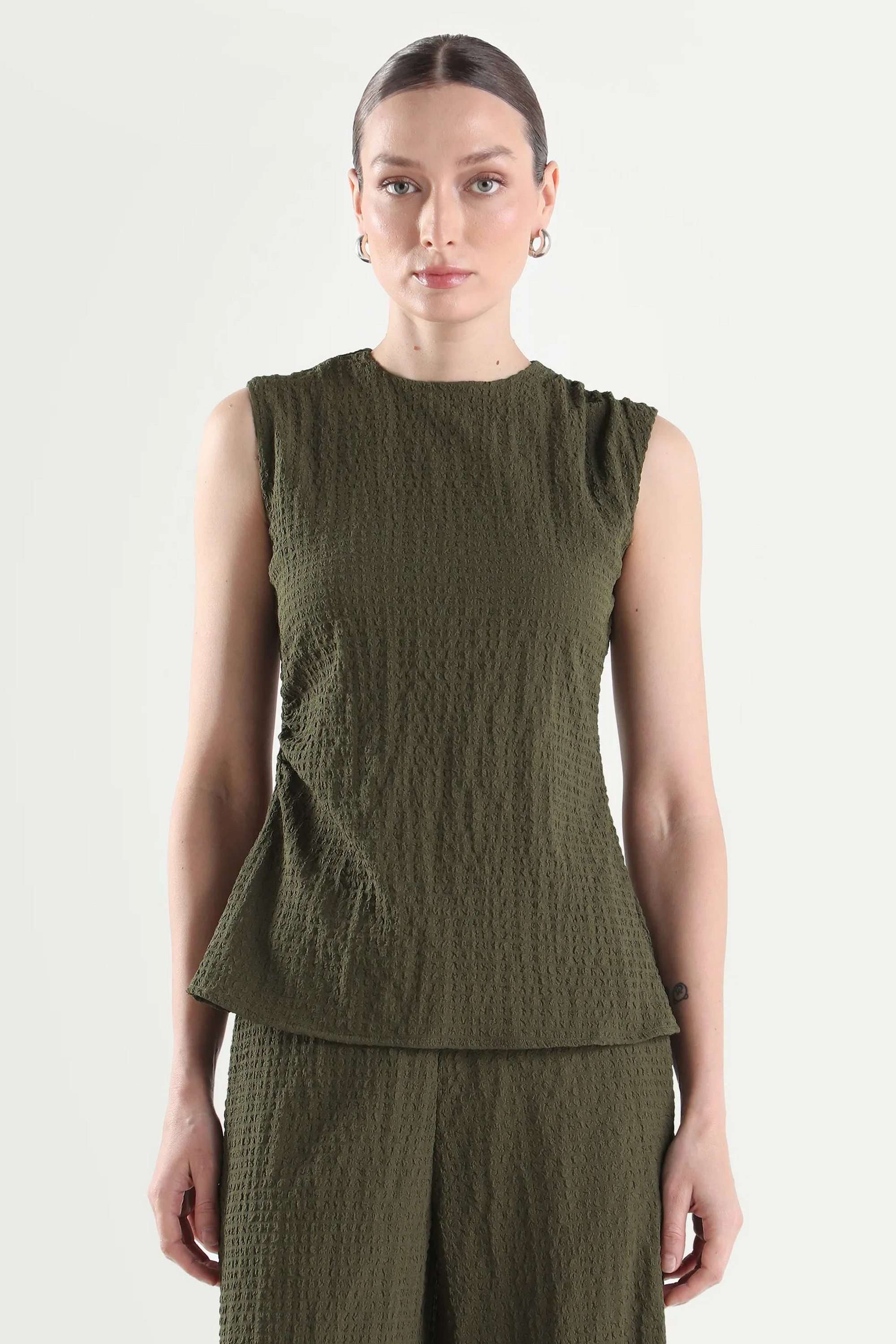 Solid-Polyester-Round-Neck-Women-s-Top
