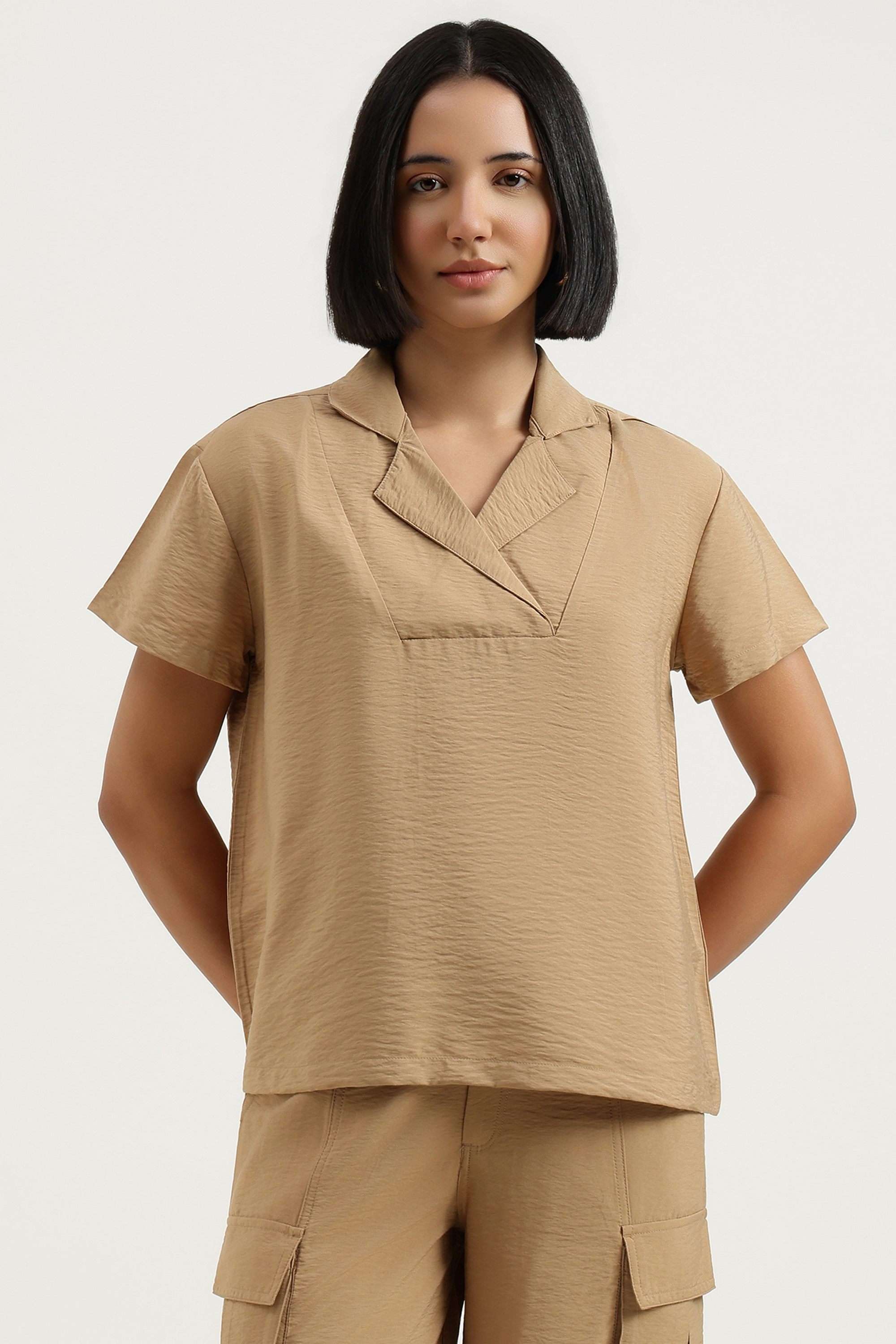 Solid-Blended-Fabric-Collared-Women-s-Top