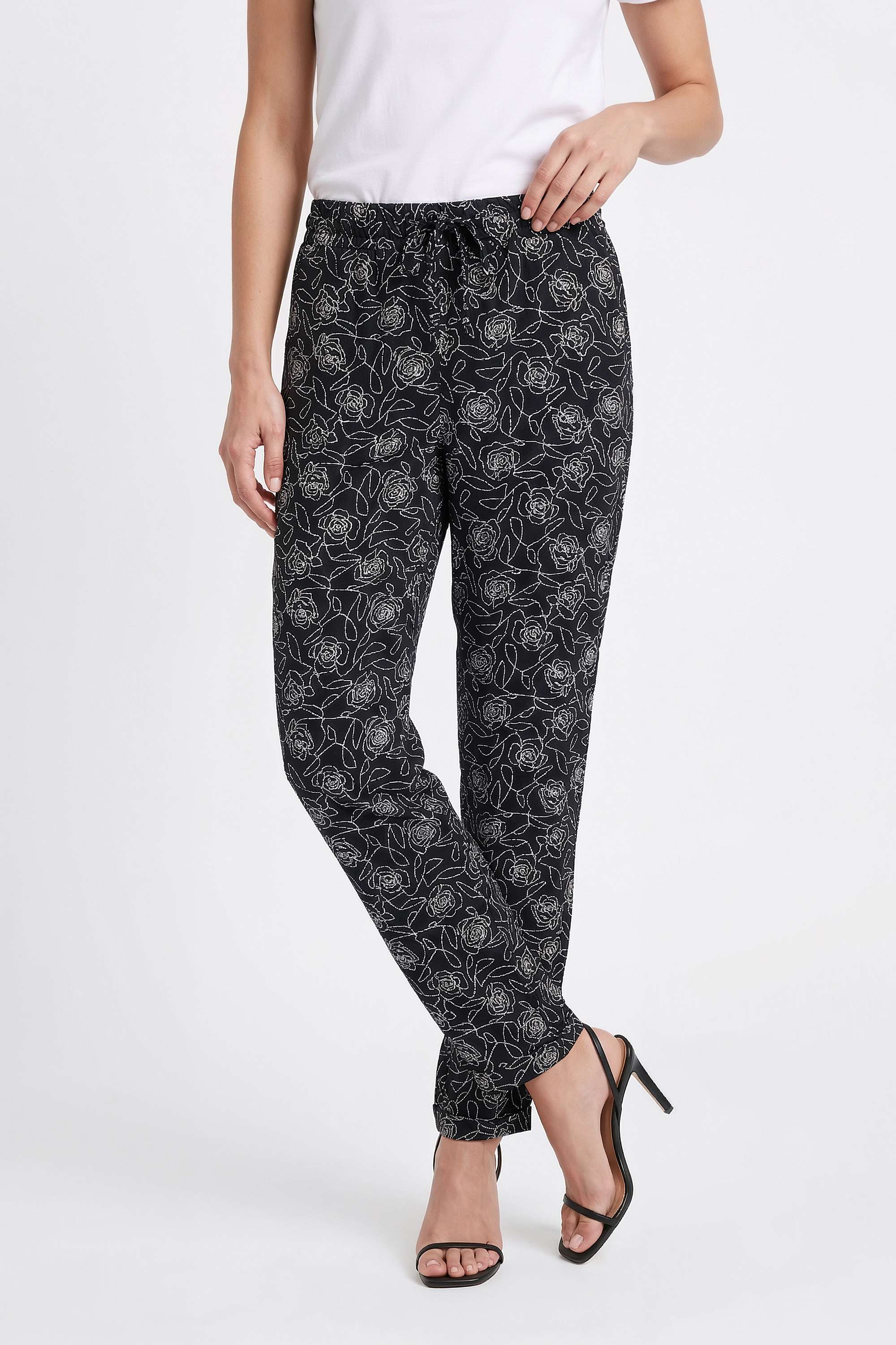 intune Printed Rayon Ankle Length Woven Women Pyjama Capri Co-Ord Set-picture-19