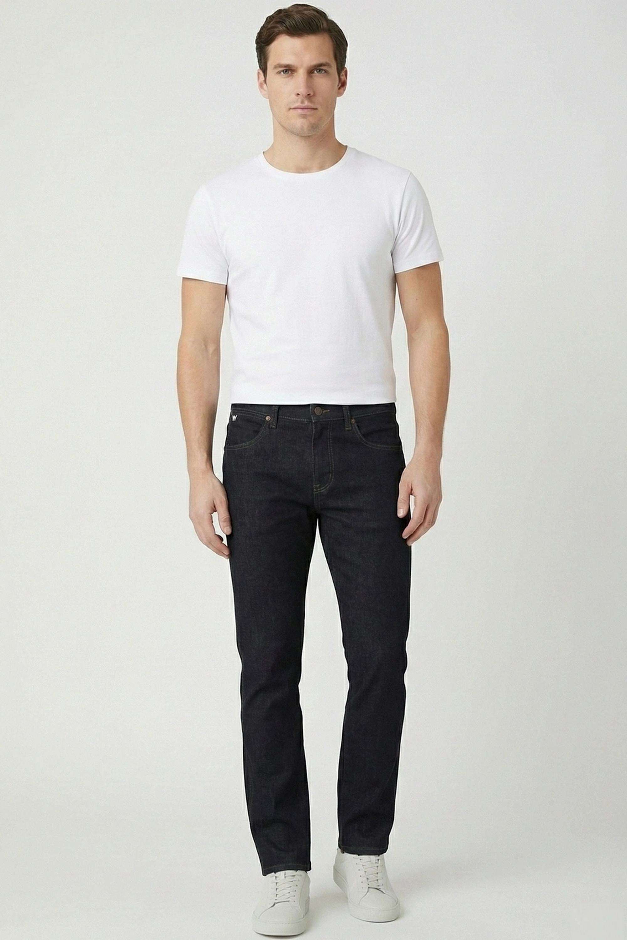 Solid-Blended-Fabric-Tapered-Fit-Men-s-Jeans