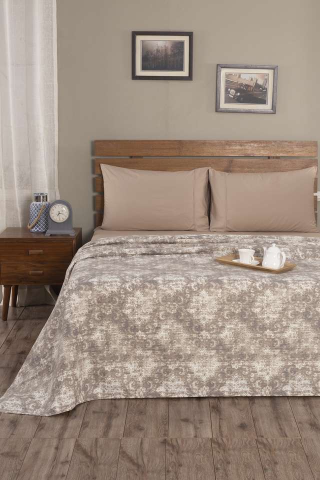 Hues-Rustic-Clash-Hyper-Graphic-318-GSM-Neutral-Print-Double-Bed-Cover