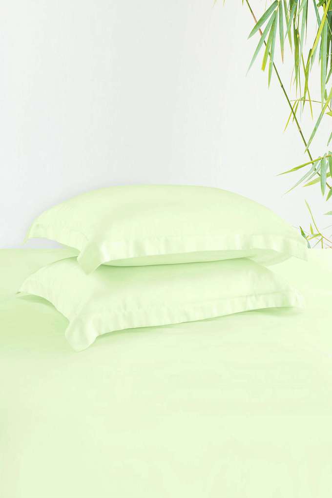 Bamboo-Super-King-Size-Bedsheet-With-2-Pillow-Cover Breathable -Soft-And-Silky-Smooth-Sheet---Lilly-Green