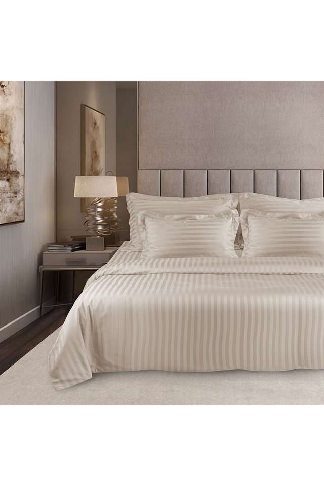 Italian-Jaquard-700-TC-100--Cotton-Super-King-Bedsheet-with-2-Pillow-Covers---Beige