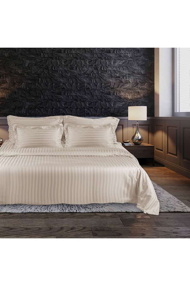 Italian-Jaquard-700-TC-100--Cotton-Super-King-Bedsheet-with-2-Pillow-Covers---Beige