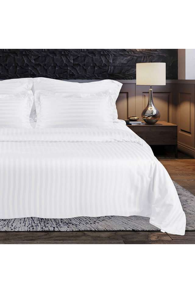 Italian-Jaquard-700-TC-100--Cotton-Super-King-Bedsheet-with-2-Pillow-Covers---White