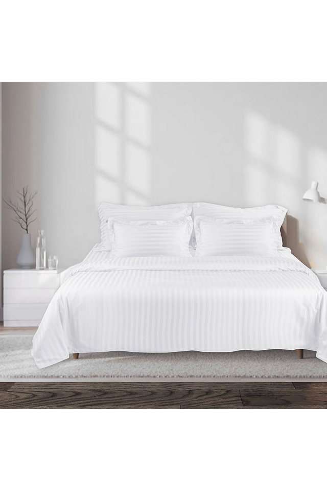 Italian-Jaquard-700-TC-100--Cotton-Super-King-Bedsheet-with-2-Pillow-Covers---White
