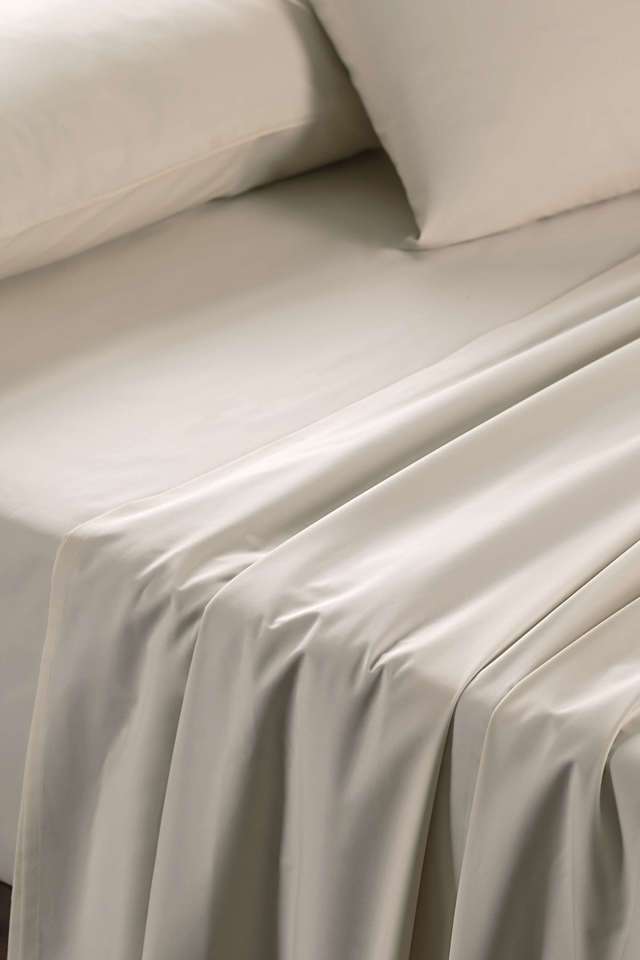 Colorart-Eden-144-TC-Cotton-Solid-Sand-Dune-Double-Bedsheet-With-2-Pillow-Covers