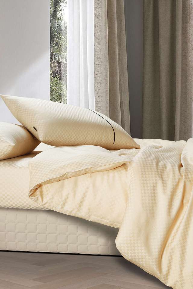 Oxford-100--Cotton-400-TC-Super-King-Bedsheet-with-2-Pillow-Covers---Gold