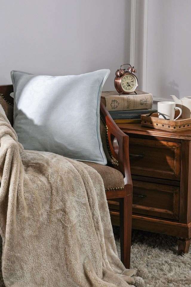 Leafy-Scroll-Medium-Blue-Cushion-Cover