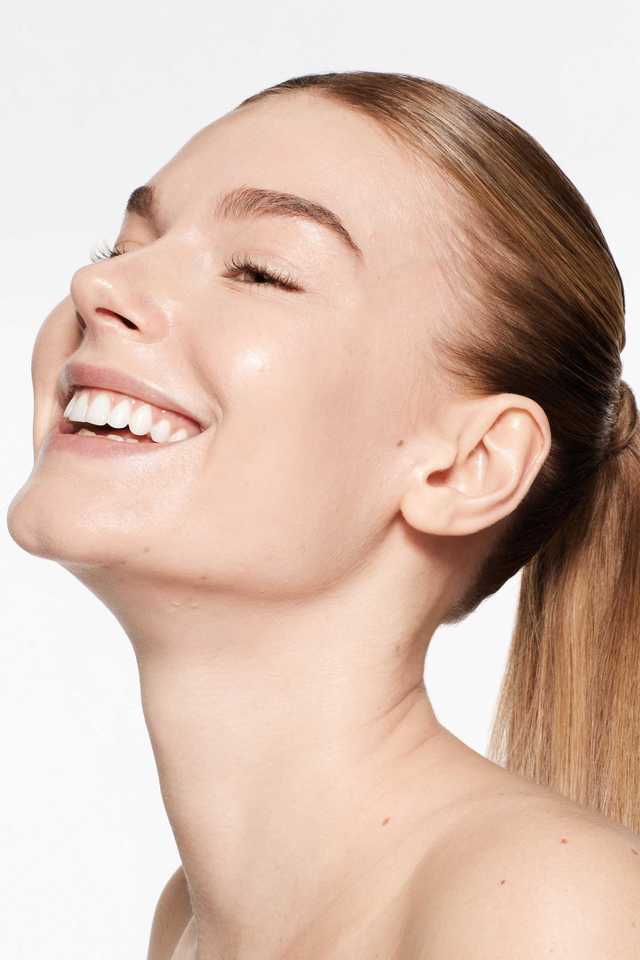 Revitalessence-Skin-Glow-SPF30-Foundation---150-Lace -30-ml