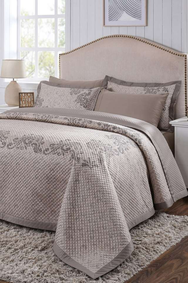 Seamless-Scroll-Neutral-Double-Quilt