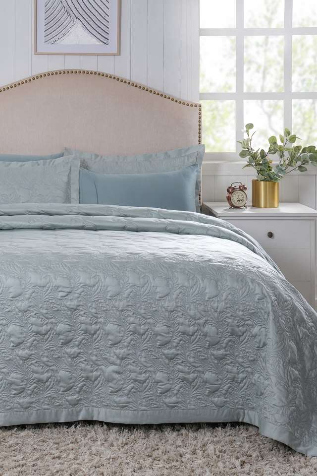 Twirls-&-Swirls-Blue-Double-Quilt