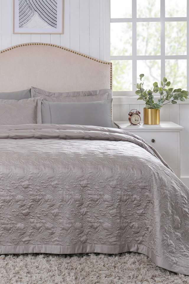 Twirls-&-Swirls-Neutral-Double-Quilt