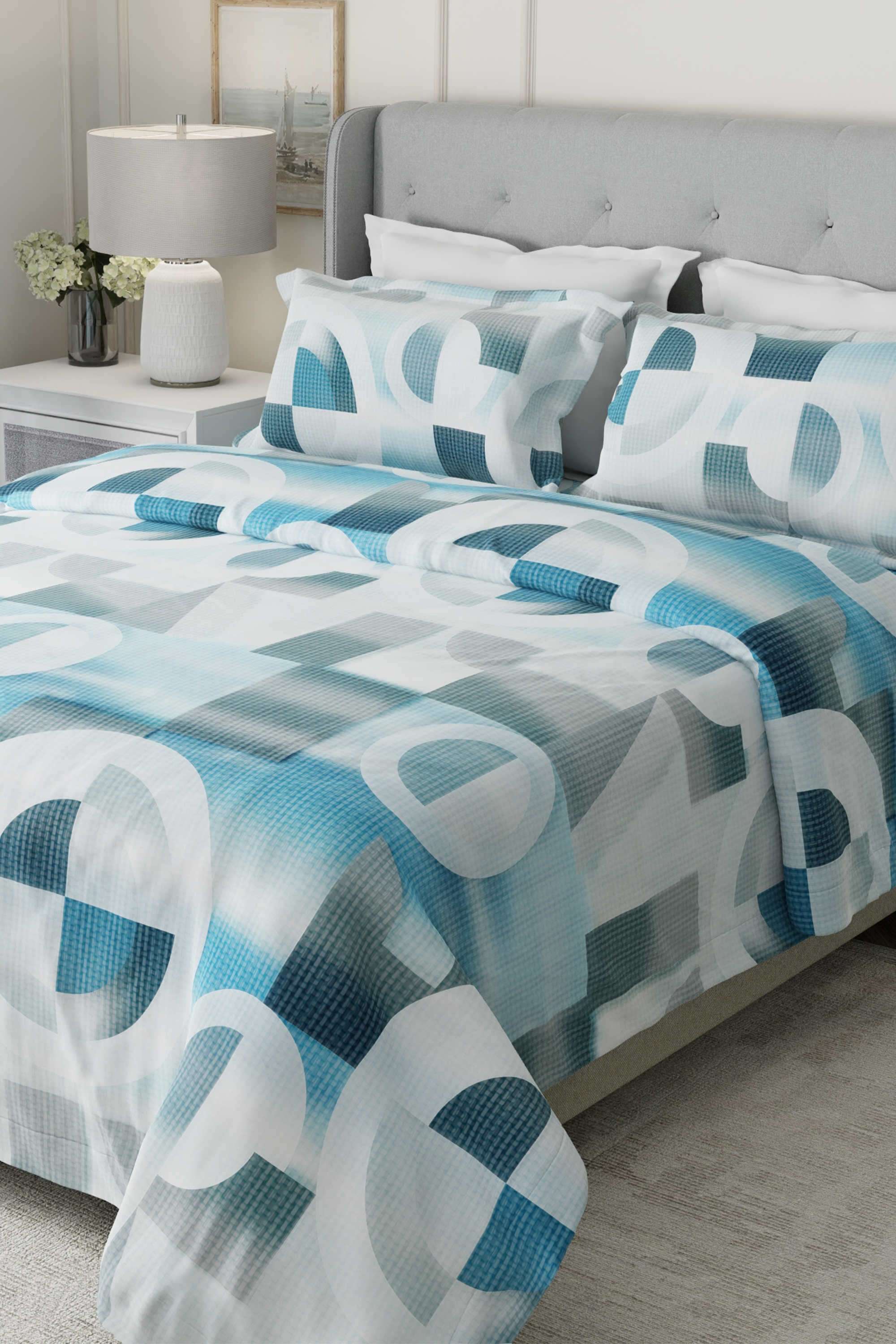 Gardenia-Augusta-100--Cotton-300-TC-Blue-&-White-Digital-Geometrical-Print-King-Bedsheet-with-2-Pillow-Covers