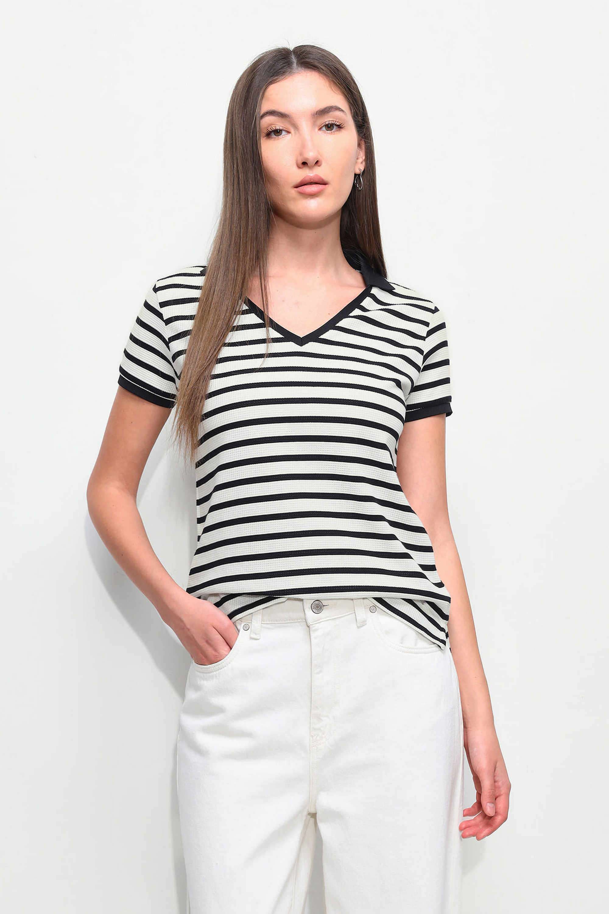 Printed-Cotton-V-Neck-Women-s-T-Shirt