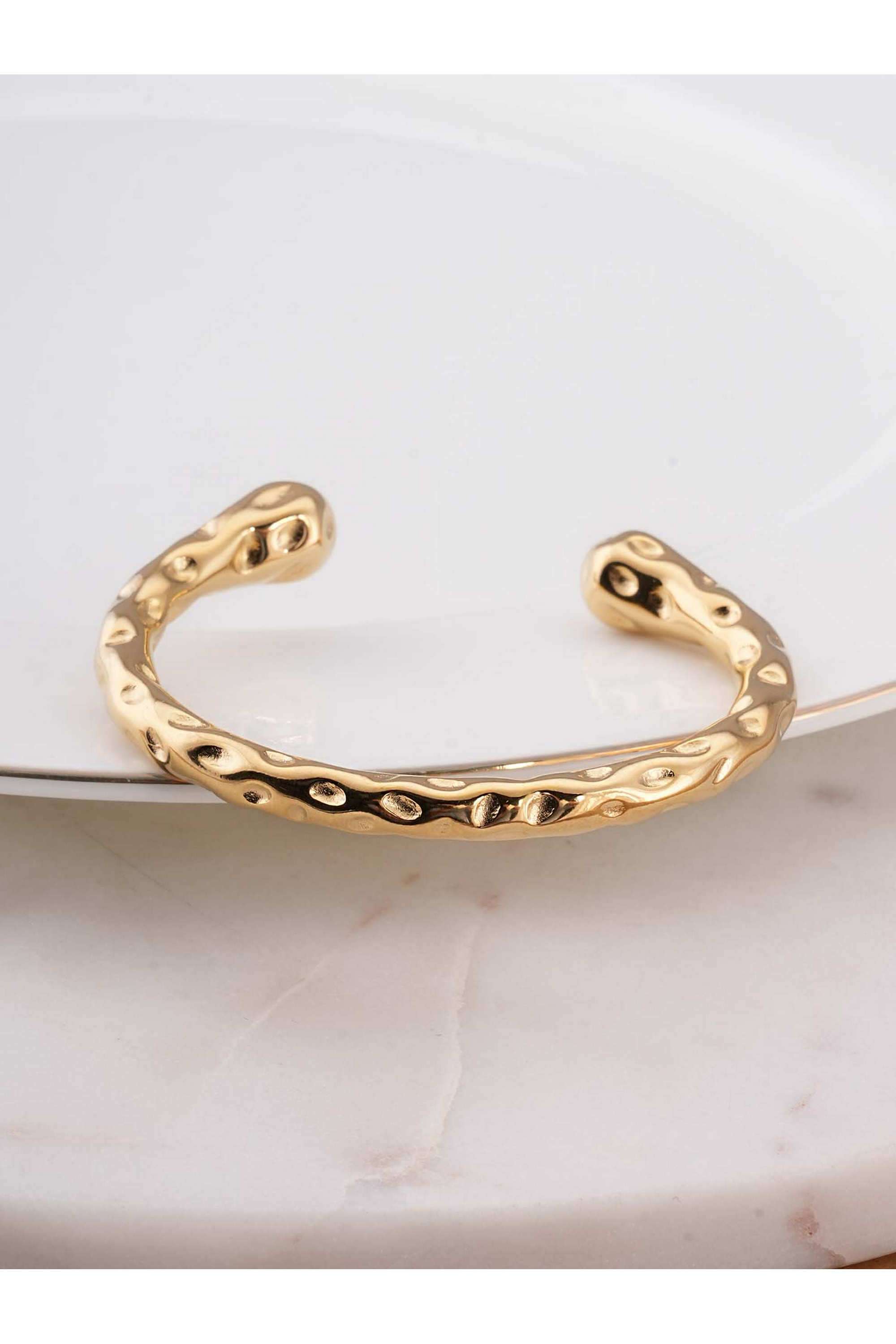 Hammered-Gold-Cuff-Bracelet-for-Womens---Waterproof-&-Anti-Tarnish