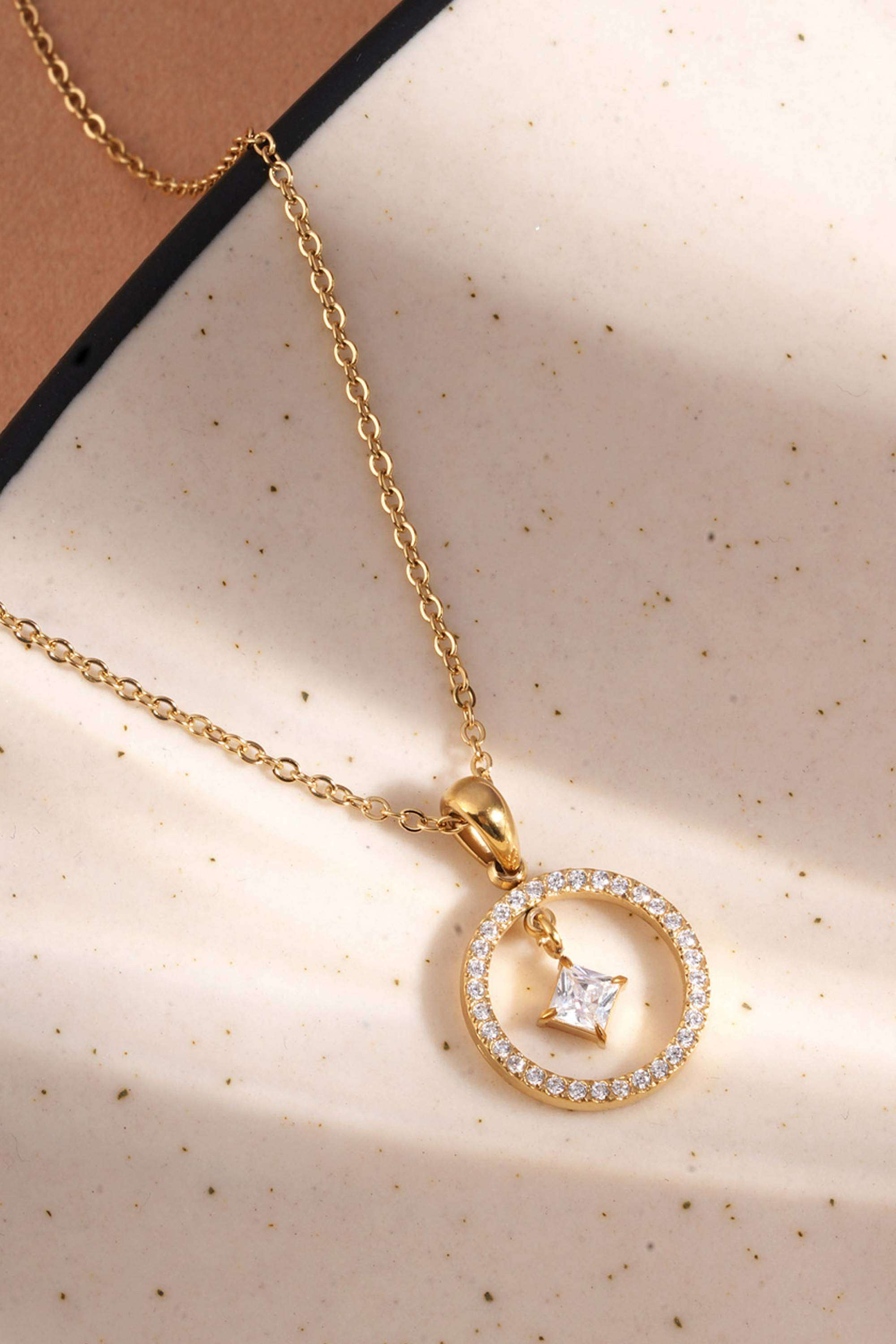 Eternal-Glow-Crystal-Circle-Necklace-for-Women---Waterproof-&-Anti-Tarnish