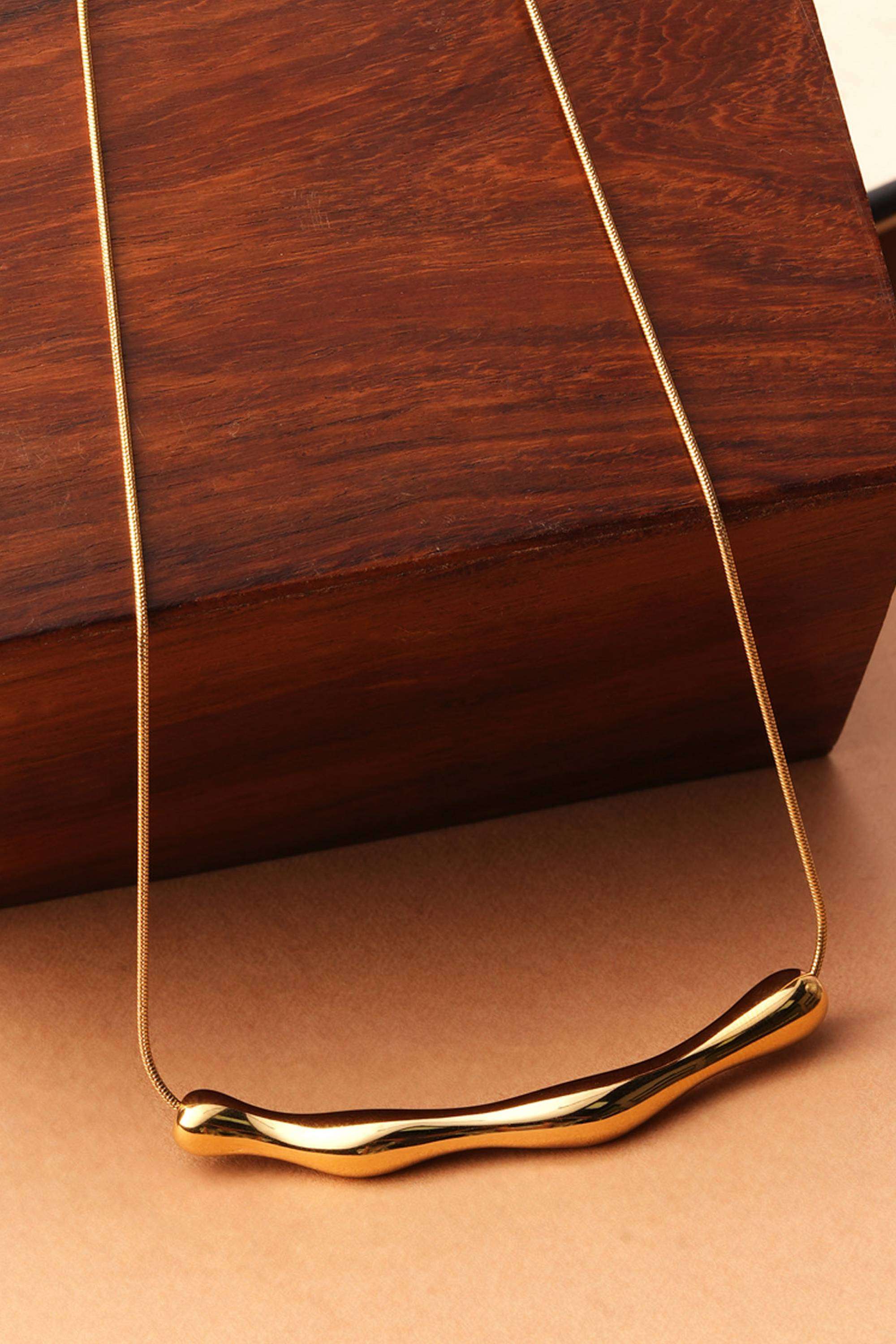 Molten-Gold-Curve-Necklace-for-Women---Waterproof-&-Anti-Tarnish