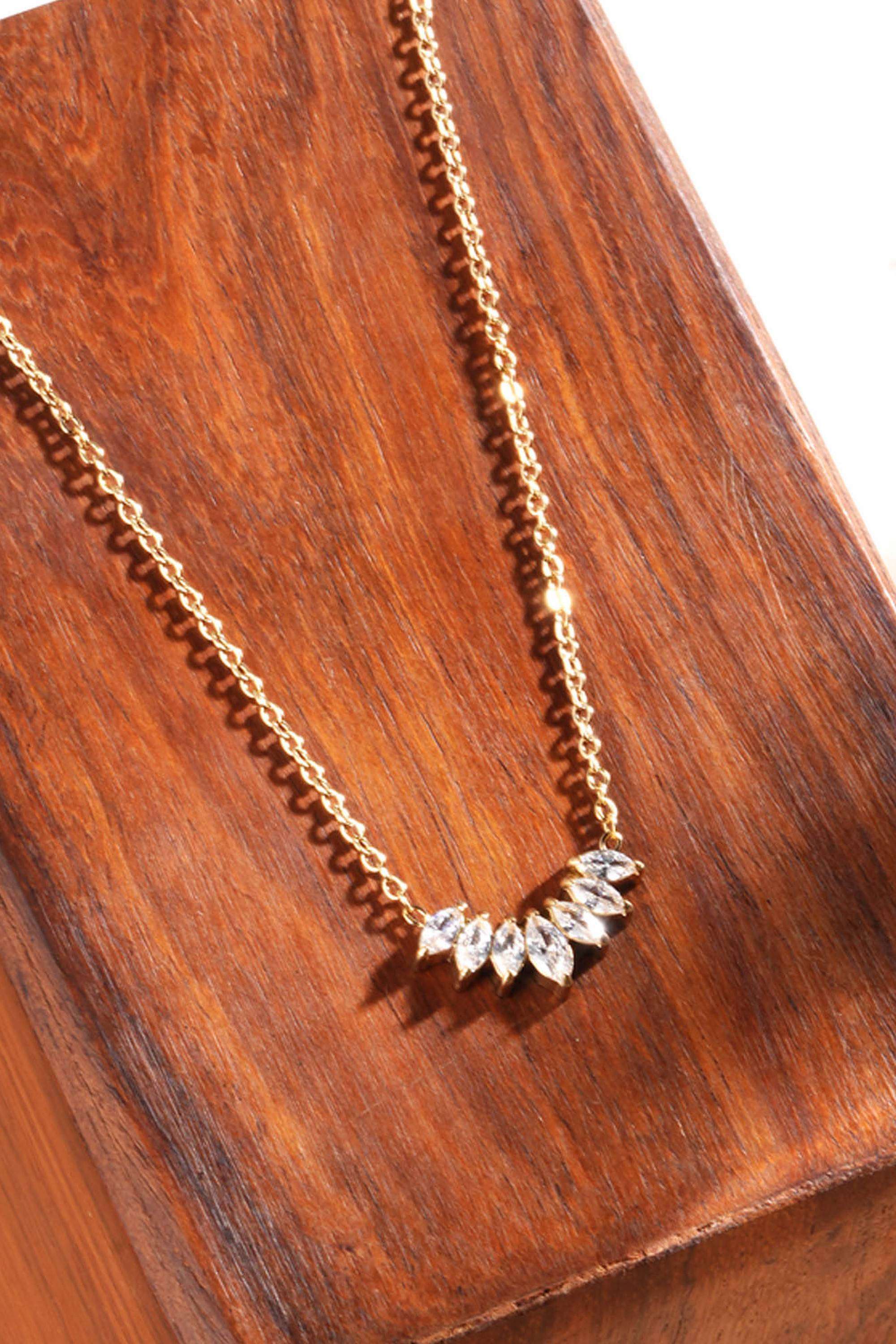 Flare-Wing-Diamond-Necklace-for-Women---Waterproof-&-Anti-Tarnish