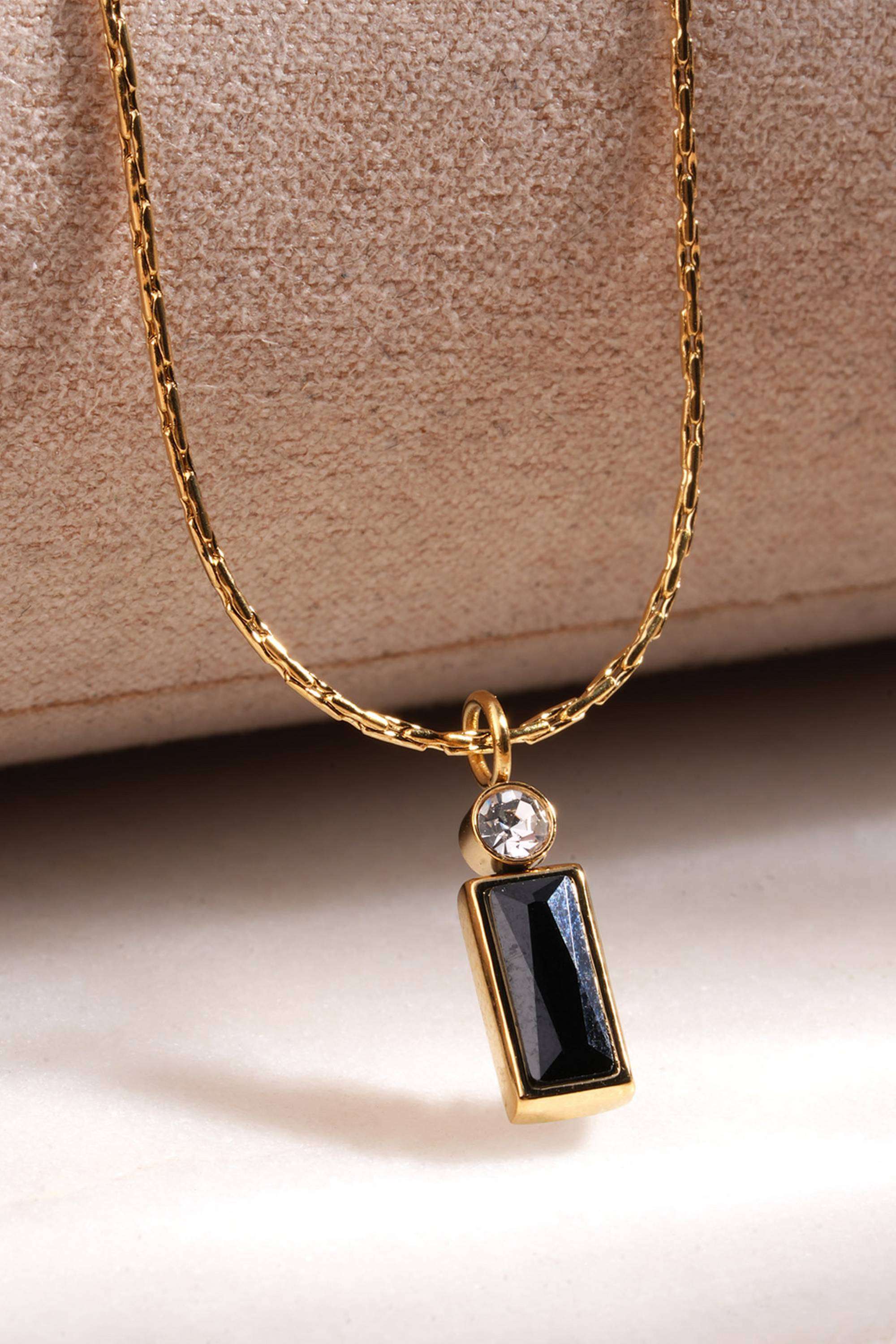 Sleek-Black-Bar-Pendant-Necklace-for-Women---Waterproof-&-Anti-Tarnish
