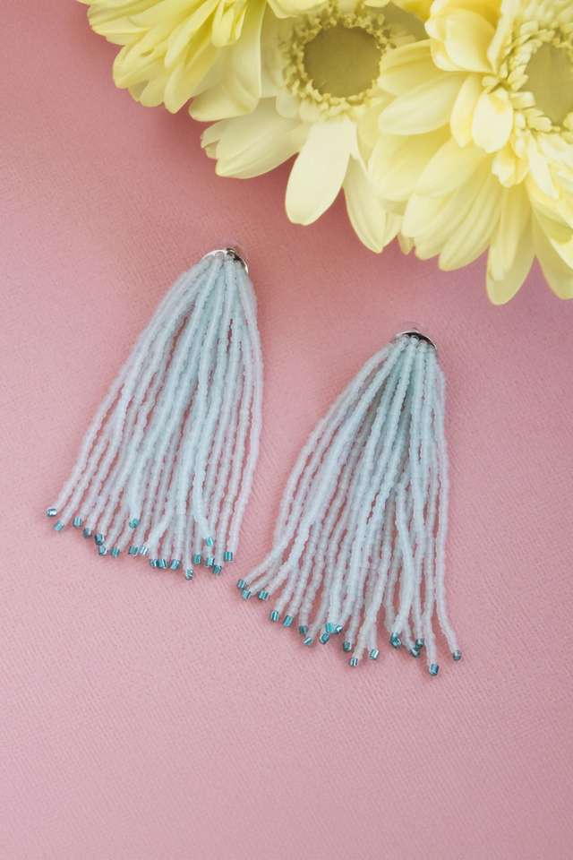 Beads-Bunch-Of-Strands-Hanging-Giving-A-Chic-Girly-Look-To-The-Attire