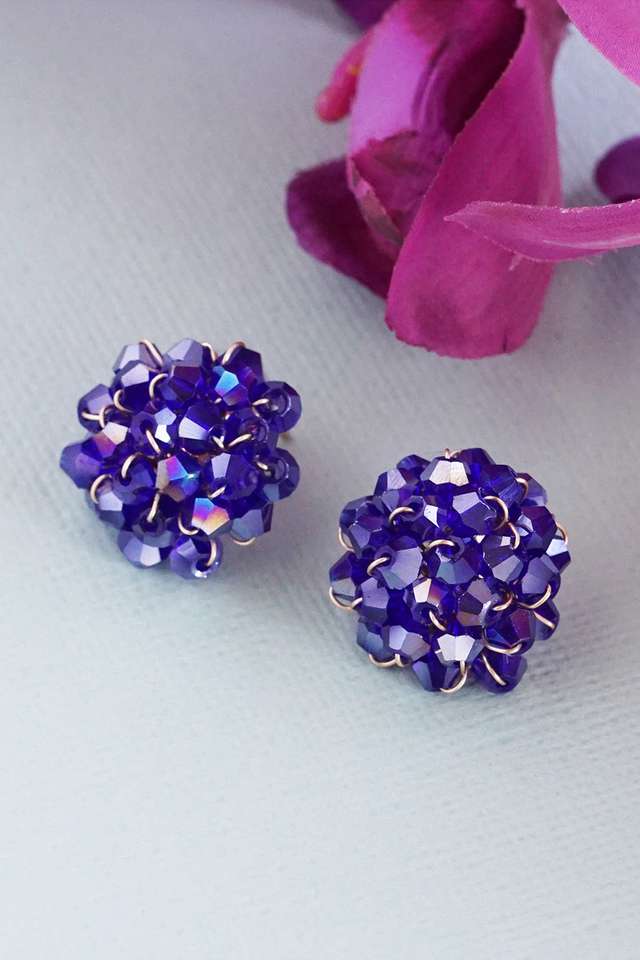 Beautiful-Blue-Crystal-Beads-Bunch-With-Push-And-Back-Button